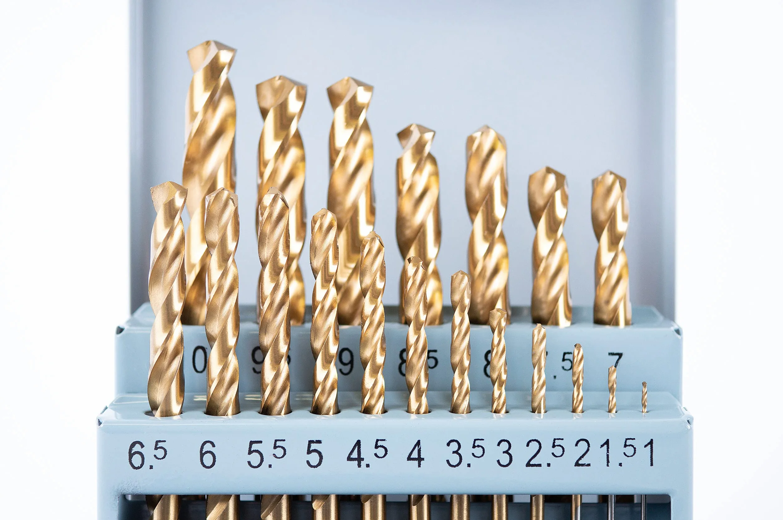 GSR Zestaw wierteł spiralnych 19-częściowy, zestaw wierteł stalowych zgodnych z normą DIN 338, HSS-G TiN zestaw wierteł do metalu 1-10 mm, szlifowane, tytan, nitrowane, akcesoria do wiertarek, w zestawie metalowe pudełko