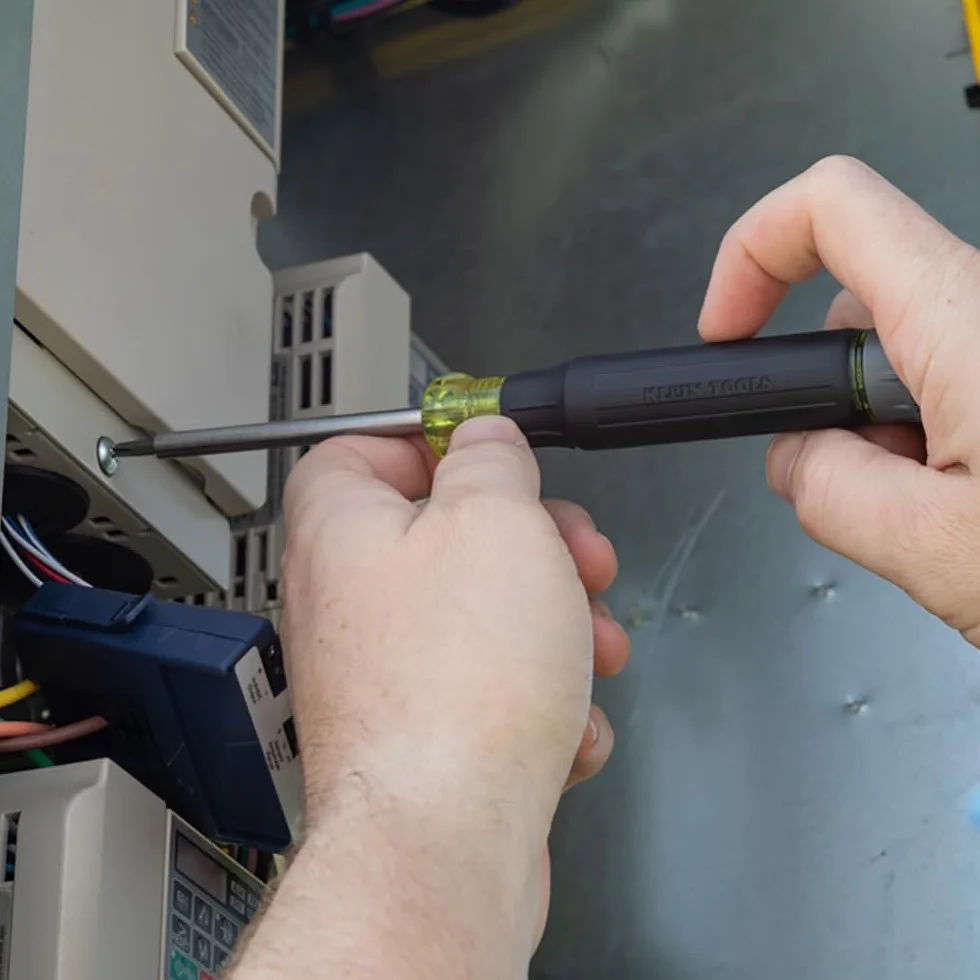 Klein Tools 32328 Wkrętak precyzyjny, 27 w 1 śrubokręt wielobitowy, bity do naprawy produktów Apple, magnes ziem rzadkich, naprawa elektroniczna