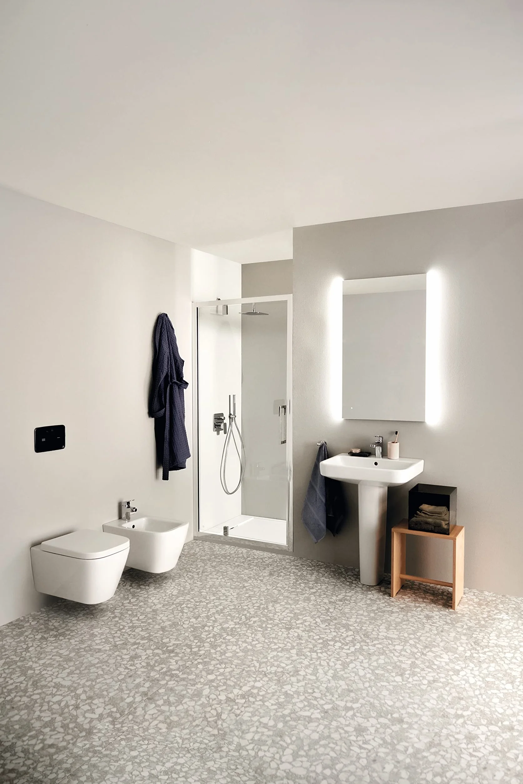 Ideal Standard i.life B wisząca muszla klozetowa z CL1 pełne spłukiwanie 3,9-6 l/min, poziome wyjście, bez obramowania, zajmuje mało miejsca – biała (360 x 545 x 380)