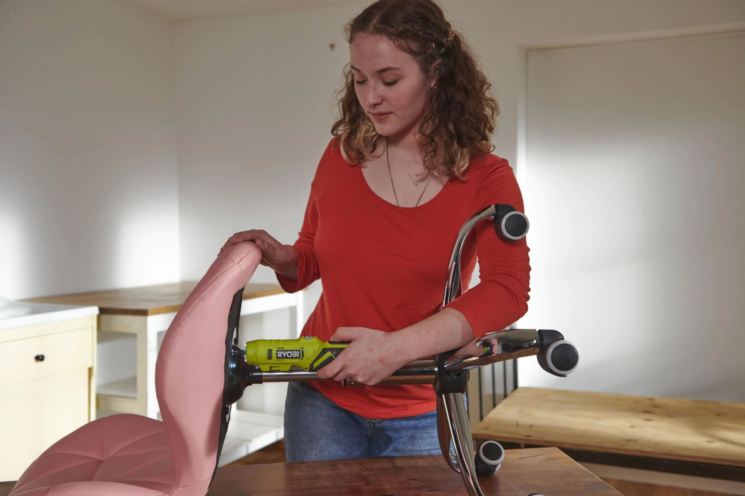 Ryobi Wiertarka Akumulatorowa z Uchwytem Orientable 4V (1x 2,0Ah), ONE+