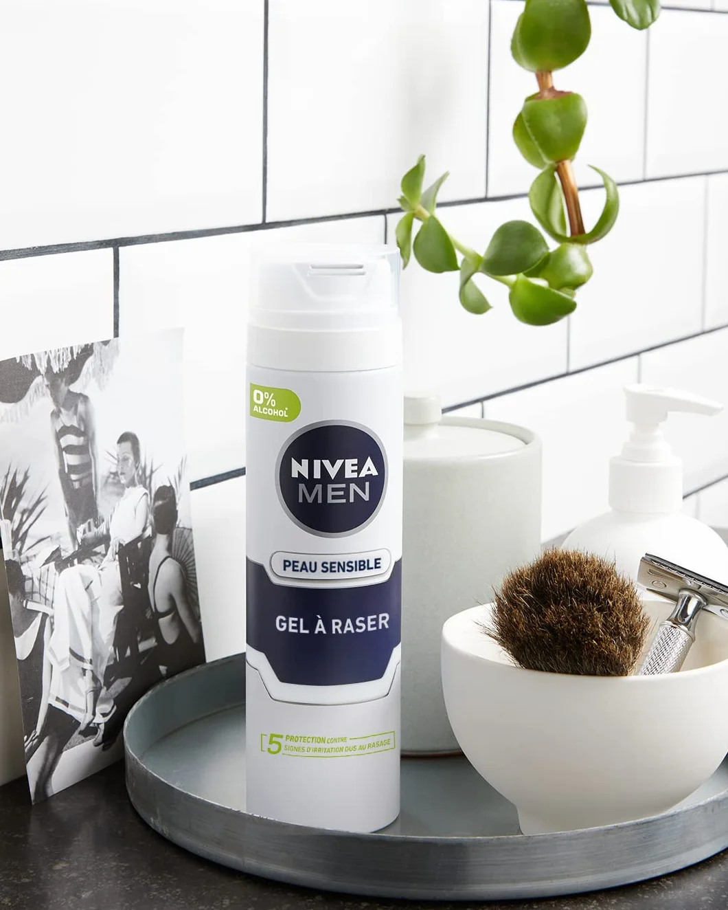 NIVEA MEN Żel do golenia skóry wrażliwej (1 x 200 ml), krem do golenia wzbogacony rumiankiem i oczarem wirginijskim, pielęgnacja golenia 0% alkoholu dla mężczyzn o wrażliwej skórze