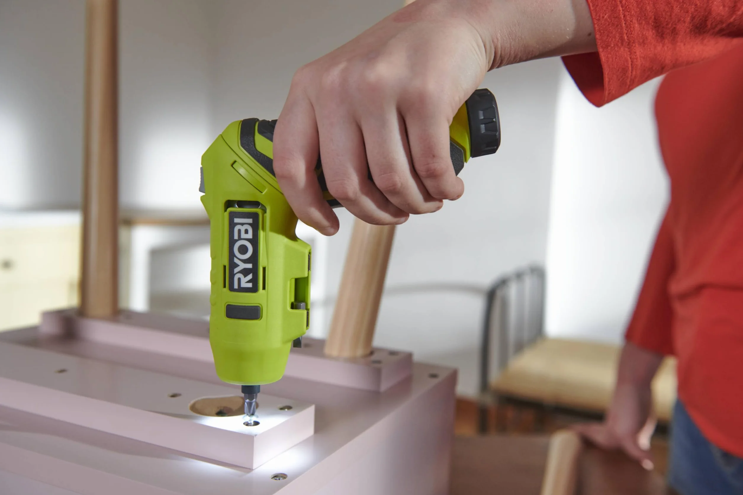 Ryobi Wiertarka Akumulatorowa z Uchwytem Orientable 4V (1x 2,0Ah), ONE+