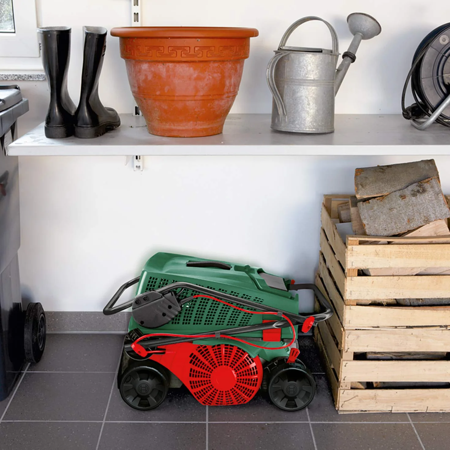 Bosch UniversalRake 900 elektryczny aerator do trawnika 900 W 32 cm 50 l