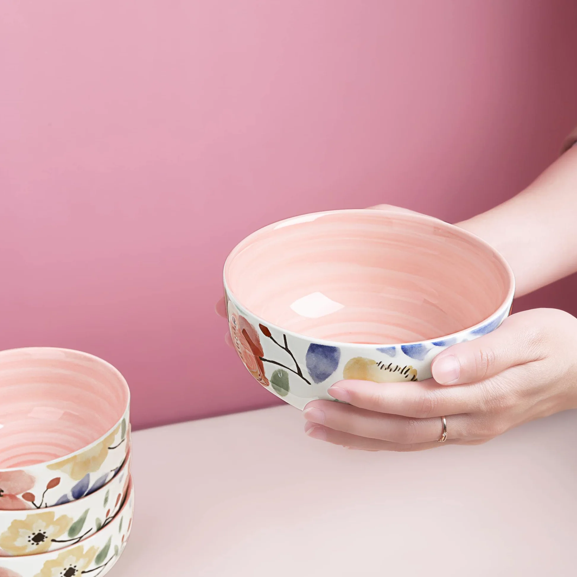 Różowe kwiatowe porcelanowe miski do sałatek, zestaw 4 dużych ceramicznych misek na płatki śniadaniowe, płatki owsiane, parapetówkę, miski prezentowe