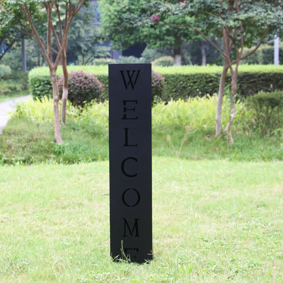 Kolumna dekoracyjna Welcome stalowa 100x20x20 cm czarna do ogrodu