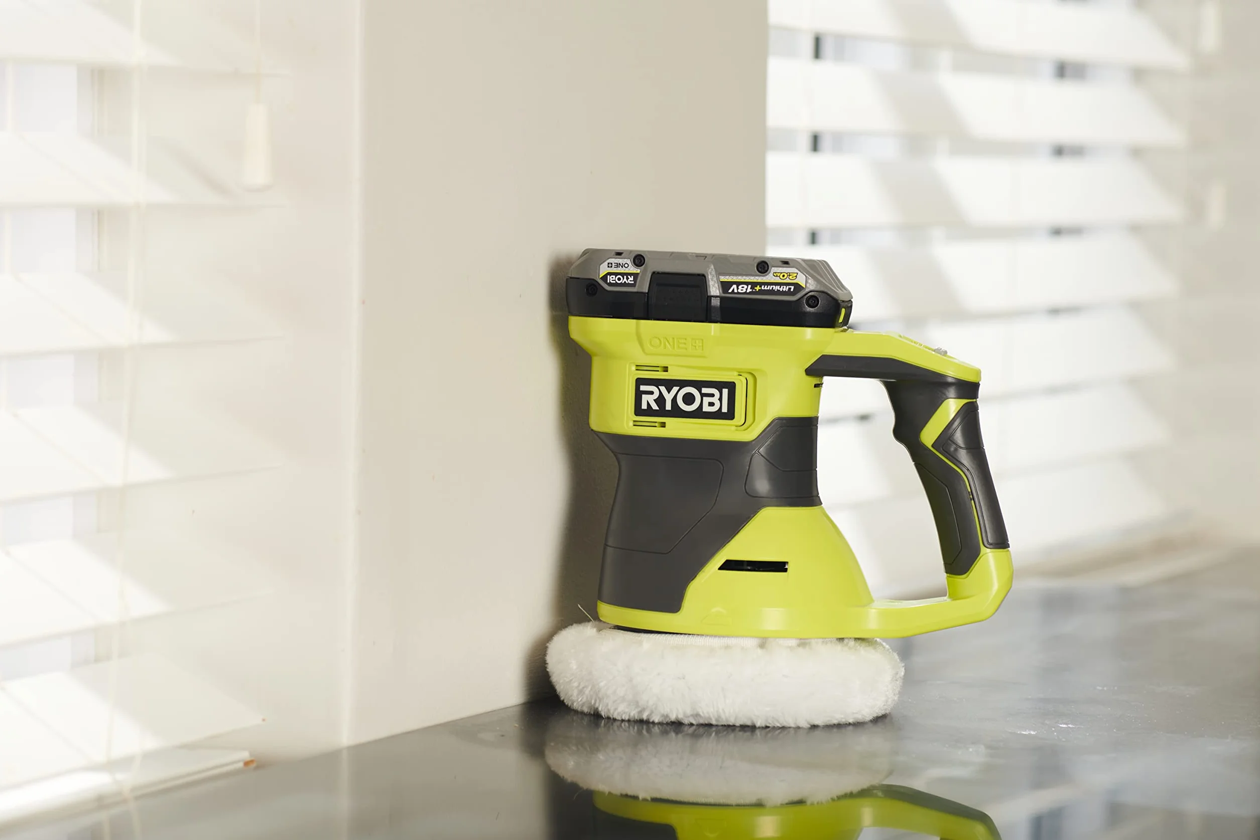 Ryobi Polerka Akumulatorowa 18V, RBP18150-0, Średnica 150 mm, Zakres 3000/4600 obr/min, w Zestawie 1 x Nakładka Polerska oraz 1 x Nakładka Frotte, Wersja bez Akumulatora i Ładowarki