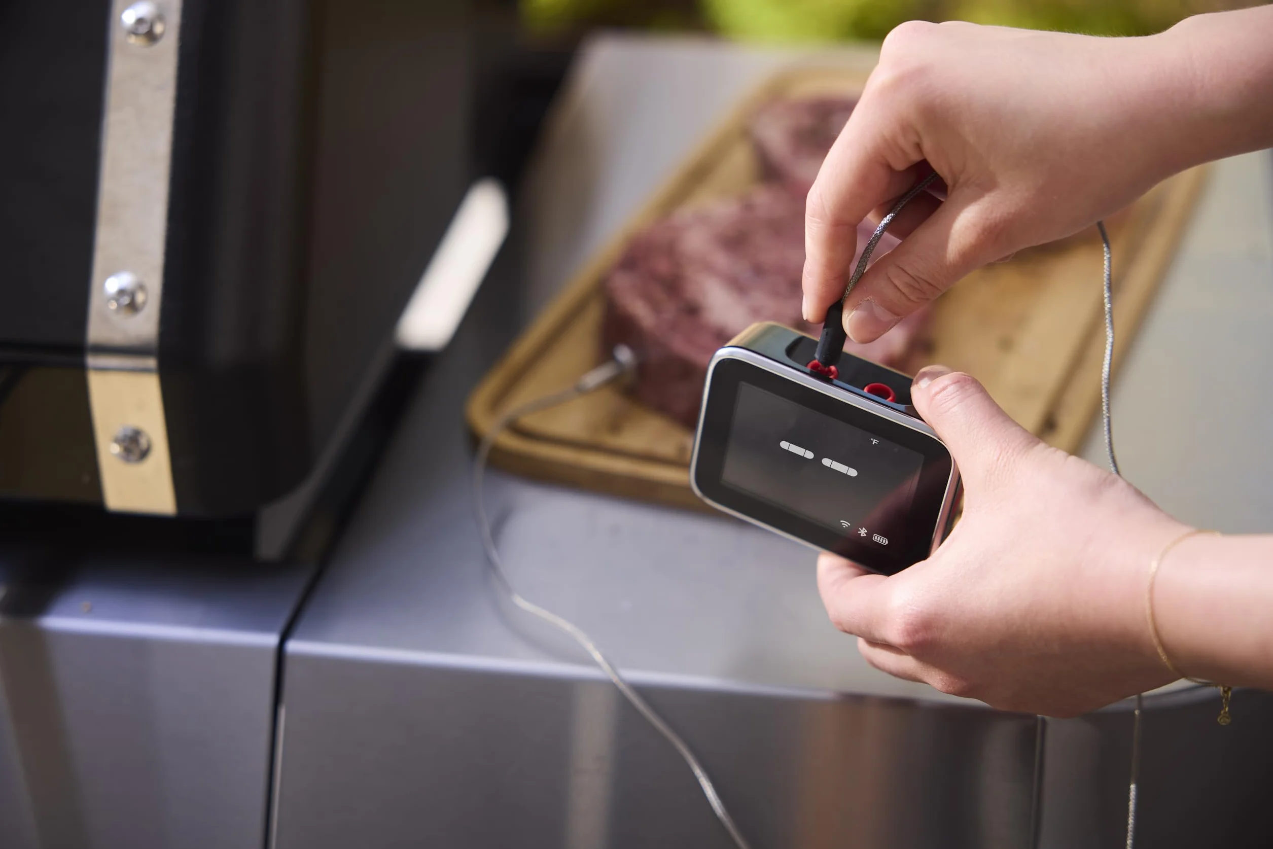 Weber Smart Hub Display Booster Termometr z 2 Sondami, Wi-Fi, Aplikacja, Czarny