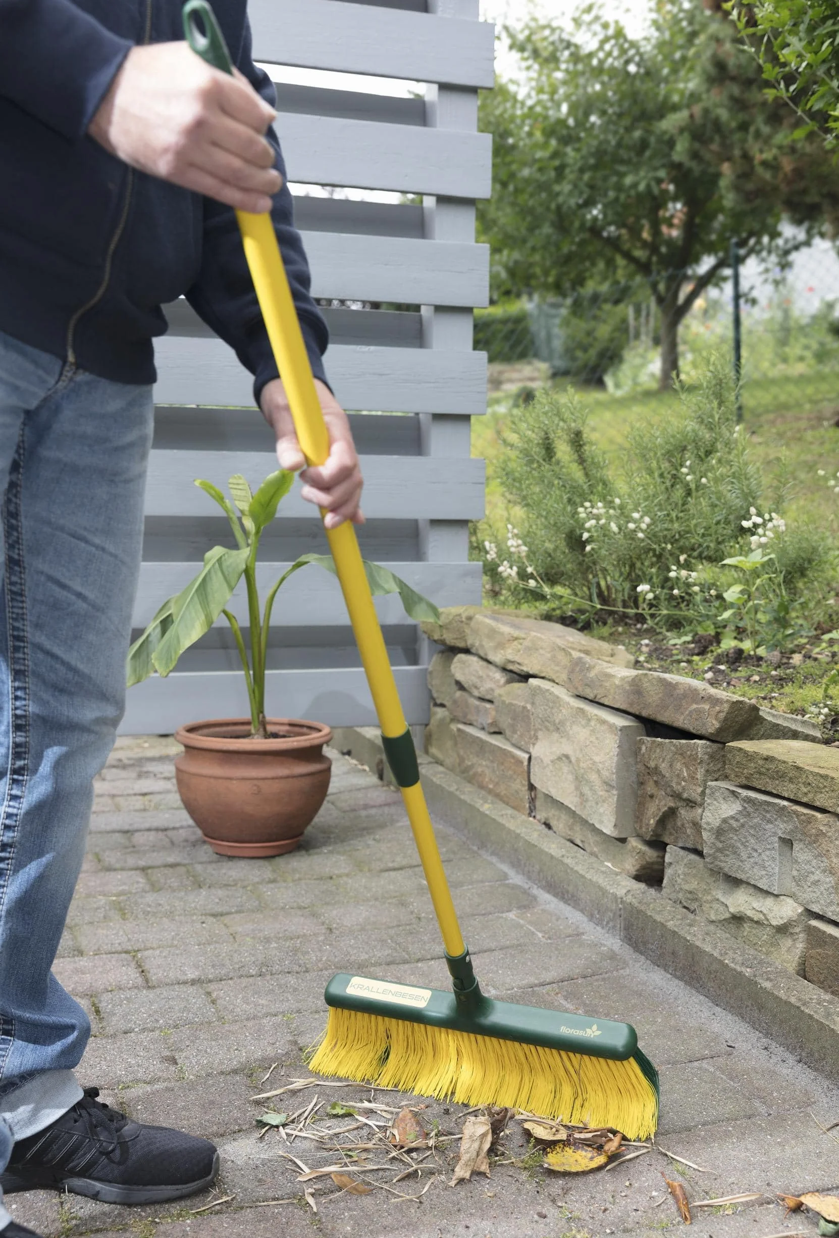 Miotła z teleskopowym trzonkiem, szerokość 40 cm, długość po rozłożeniu 1,4 m, długa miotła z zakrzywionym włosiem, regulowana szczotka do użytku na zewnątrz