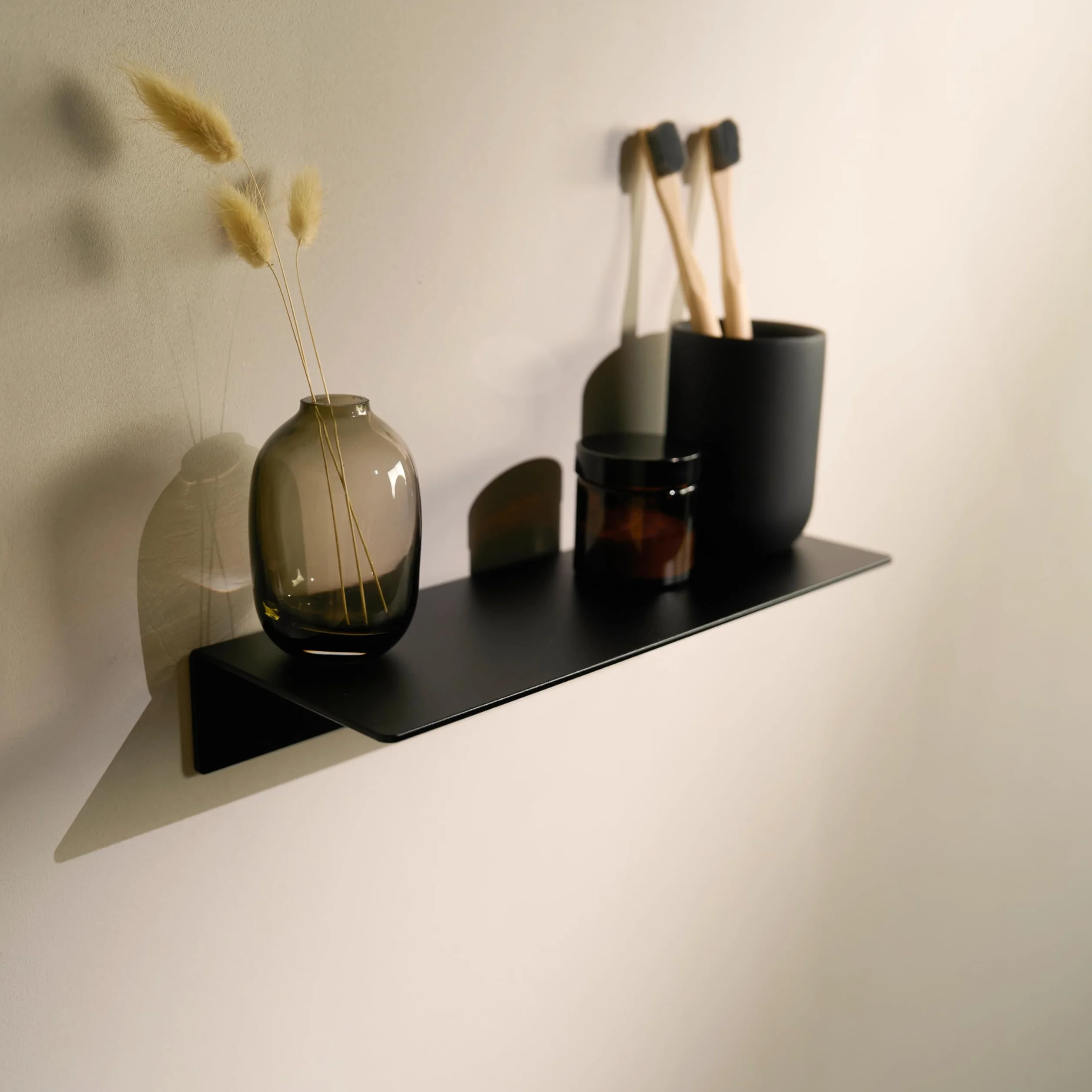 Designfabrik Hamburg Regał ścienny bez wiercenia | samoprzylepny regał prysznicowy | półka do łazienki, łazienki dla gości, kuchni | nowoczesne wzornictwo | 30 cm | czarny