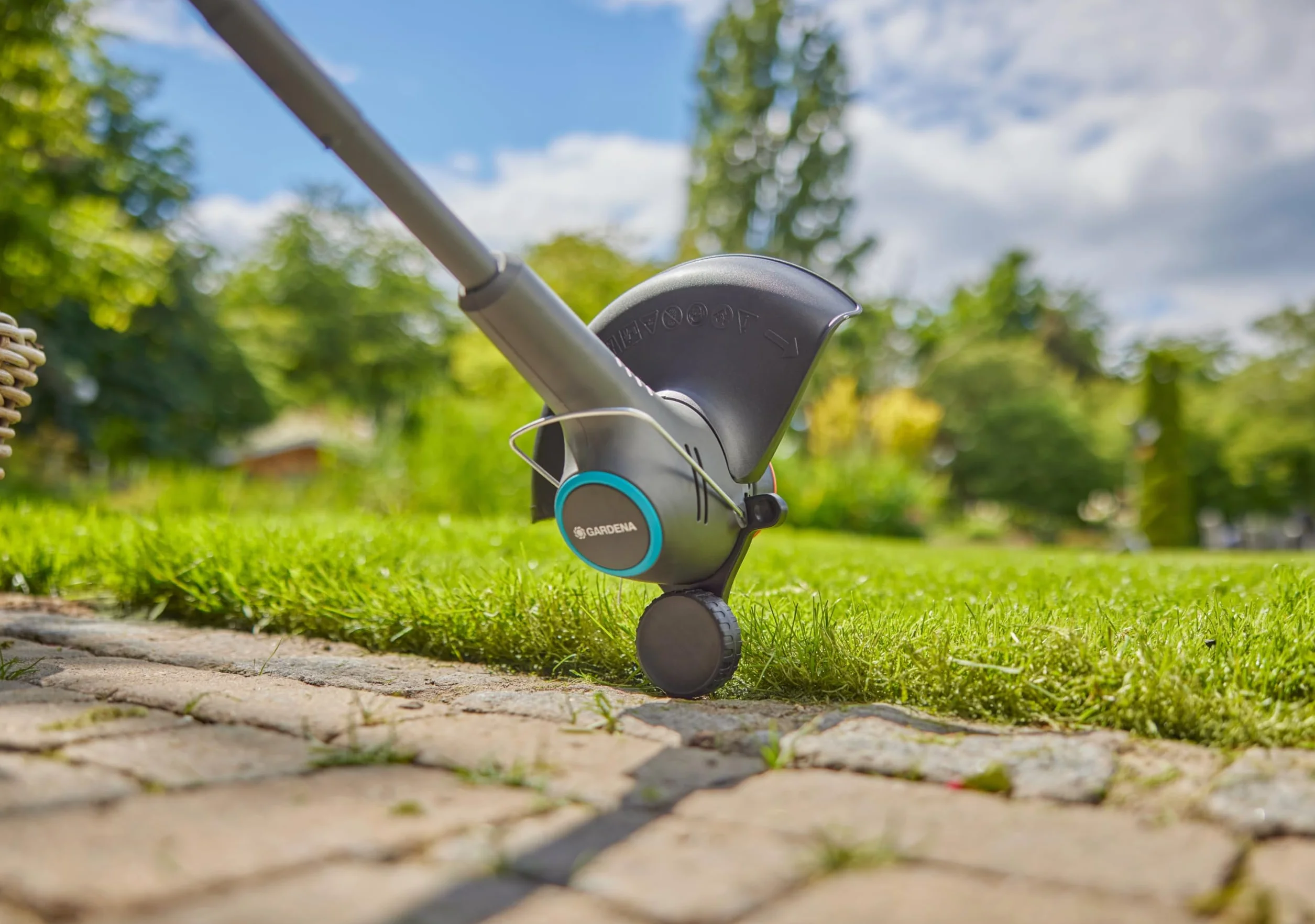 Gardena EasyTrim 25/18 V Solo akumulatorowa podkaszarka do trawy, funkcja 2 w 1, lekka i ergonomiczna, idealna do precyzyjnych krawędzi (14704-55)