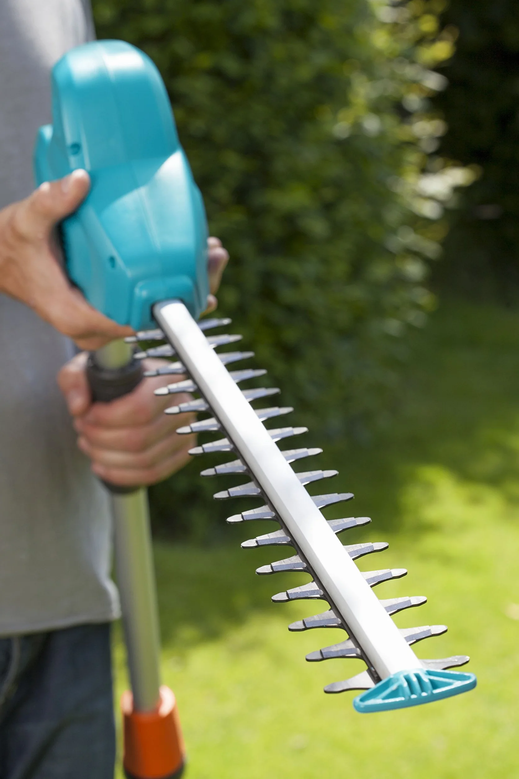 Gardena teleskopowe nożyce do żywopłotów THS 500/48: nożyce o mocy 500 W, zasięg 3,5 m, przechylana głowica i teleskopowy trzonek, dł. noża 48 cm, ergonomiczny uchwyt i ogranicznik cięcia (8883-20)