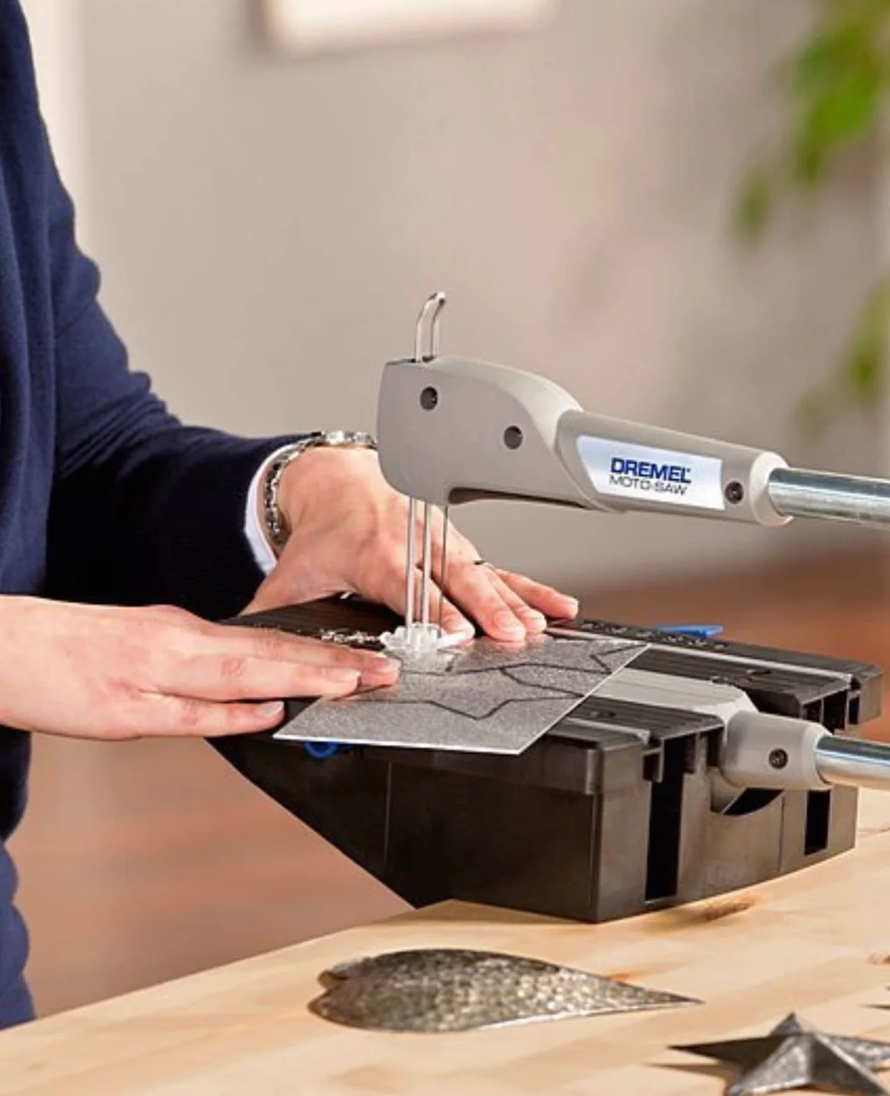 Dremel MS20 Moto-Saw wyrzynarka brzeszczotowa, kompaktowa piła i wyrzynarka „dwa w jednym” (70 W) z 1 przystawką i 5 brzeszczotami