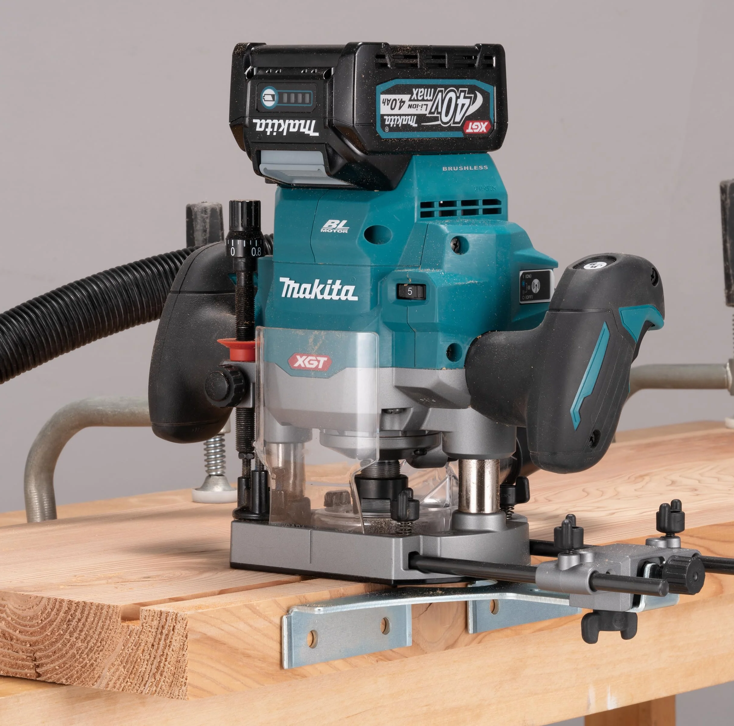 Makita RP001GZ akumulatorowa frezarka górnowrzecionowa, maks. 40 V (bez ładowarki i akumulatorów)