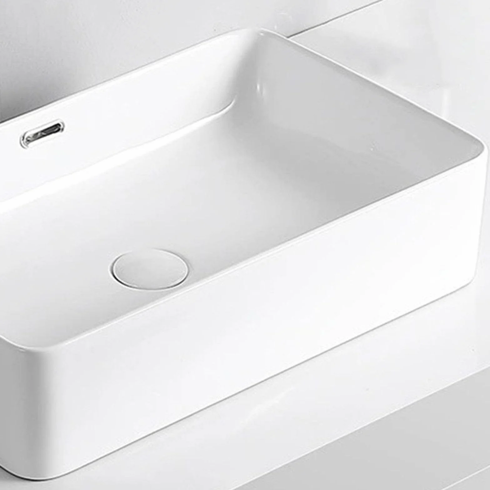 Ceramiczny zlew na blat z umywalką przelewową do nowoczesnej instalacji łazienkowej