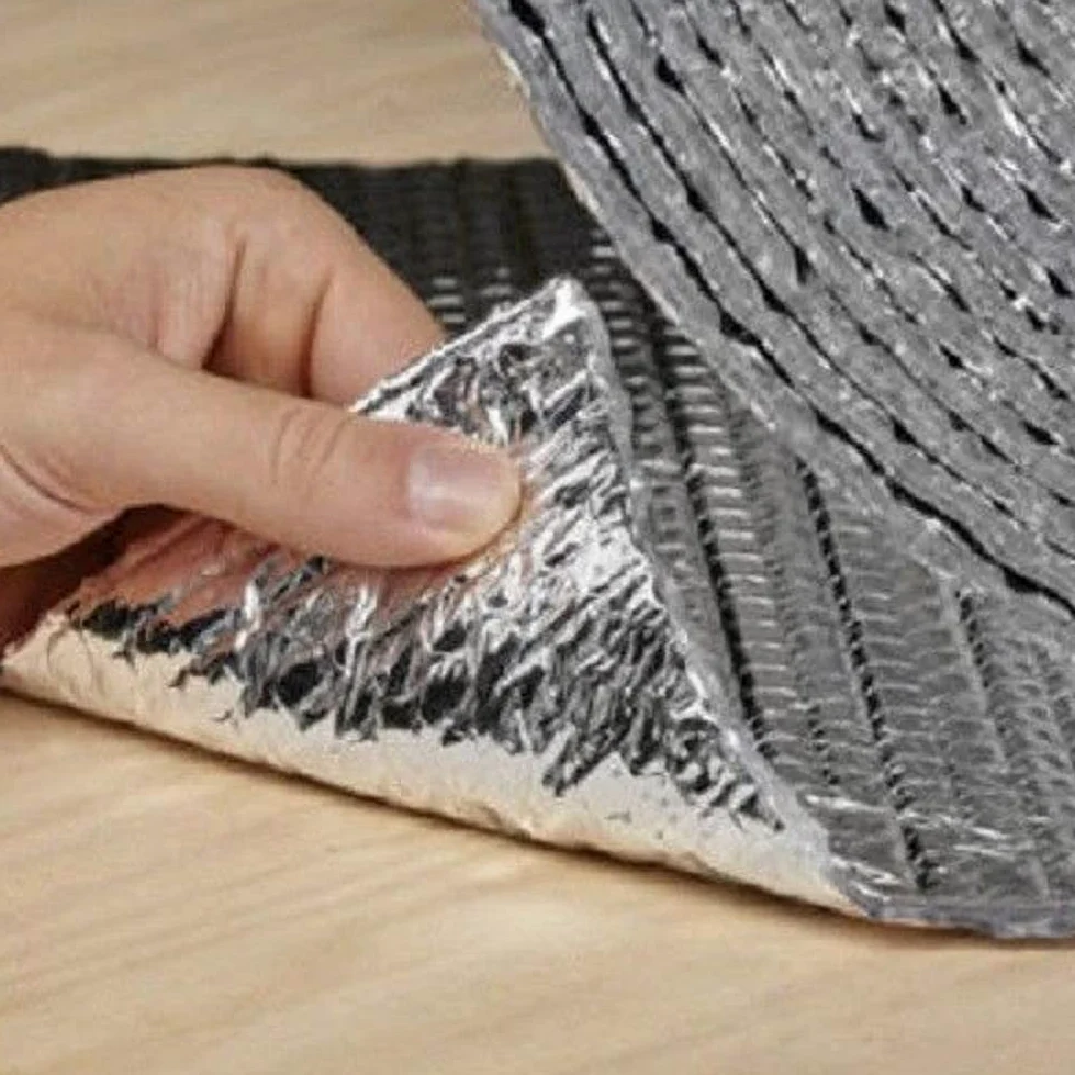 Dwuwarstwowa aluminiowa folia bąbelkowa, rolka izolacyjna, samoprzylepna płyta odblaskowa, do szopy, drzwi garażowych, rozmiar 1 x 4 m, oszczędność energii i wodoodporność