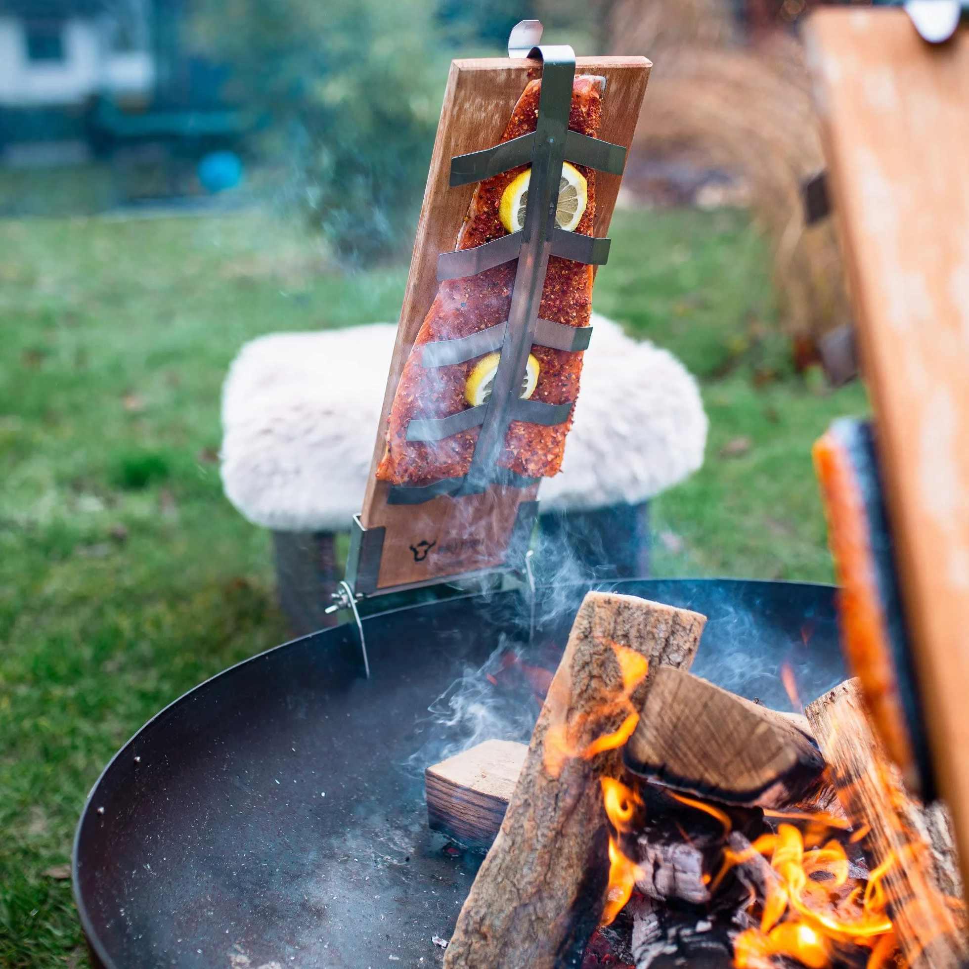 Deska do wędzenia ryb i filetów z łososia BBQ-Toro z uchwytem do grilla