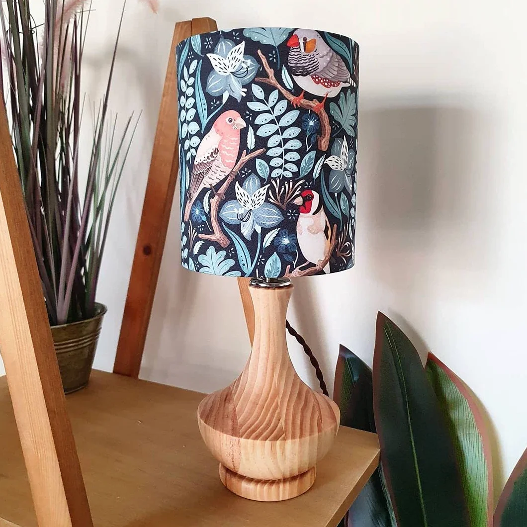 Zestaw do produkcji abażurów 15 cm z wiszącymi lampami sufitowymi oraz lampą stołową i podłogową, kształt koła bębna Needcraft UK do samodzielnego użytku z tkaniną, tkaniną, tapetą do wyboru.