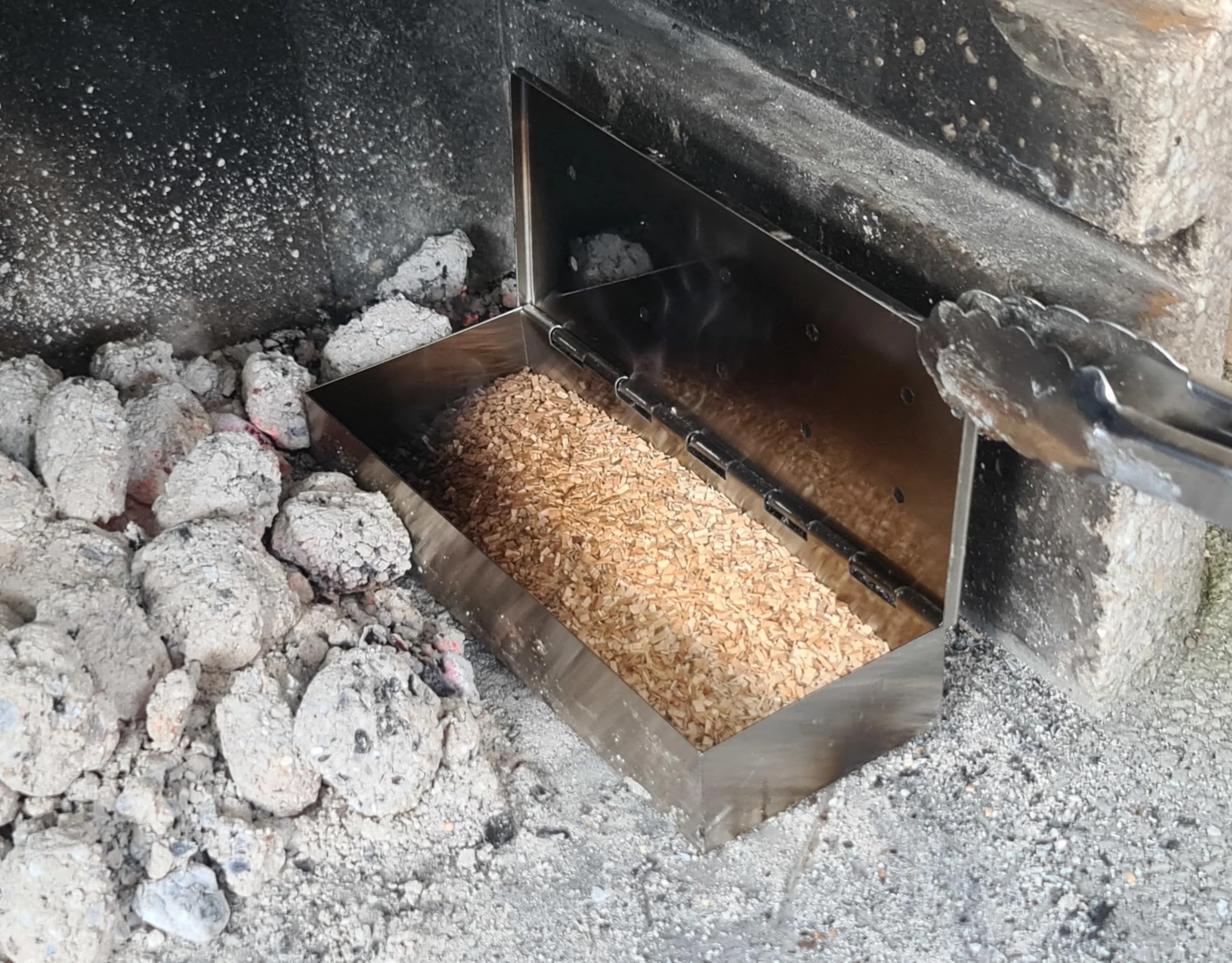 Generator Dymu do Grilla i Wędzenia ze Stali Nierdzewnej + Zrębki Olcha Buk | Skrzynka Wędzarnicza do Grilla Gazowego, Węglowego, Elektrycznego