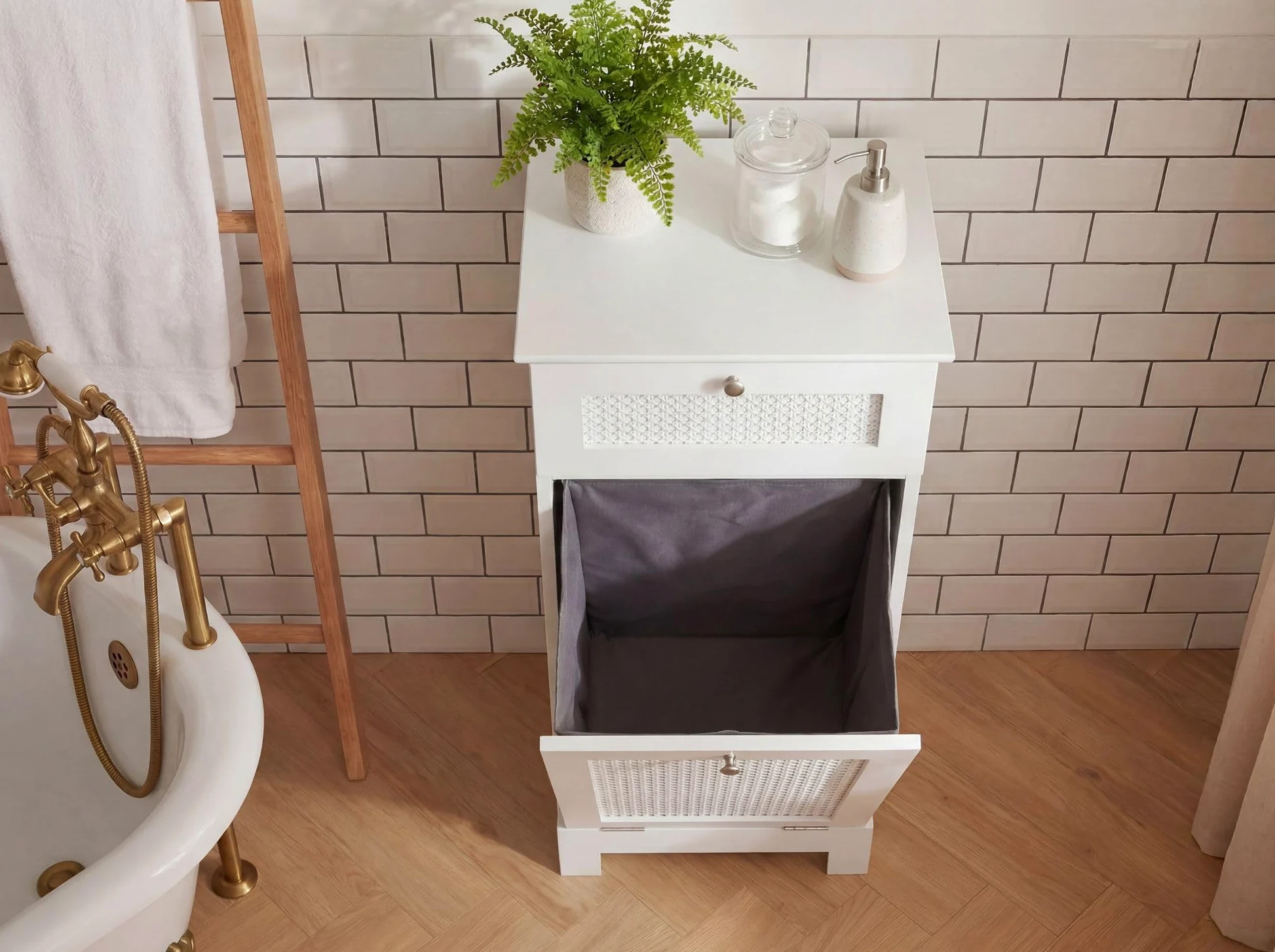 FineBuy Szafka na pranie Biała 38x90x40 cm Rattan Plecionka Szafka wnękowa Łazienka - Wąski kosz na pranie z drzwiami uchylnymi i szufladą - Szafka łazienkowa Pojemnik na pranie