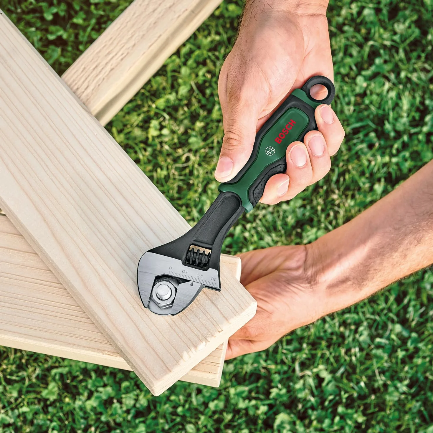 Bosch Home And Garden: 26-częściowy zestaw narzędzi z grzechotką ¼", kombinerkami, wkrętakiem uniwersalnym, końcówkami wkręcającymi i innymi elementami