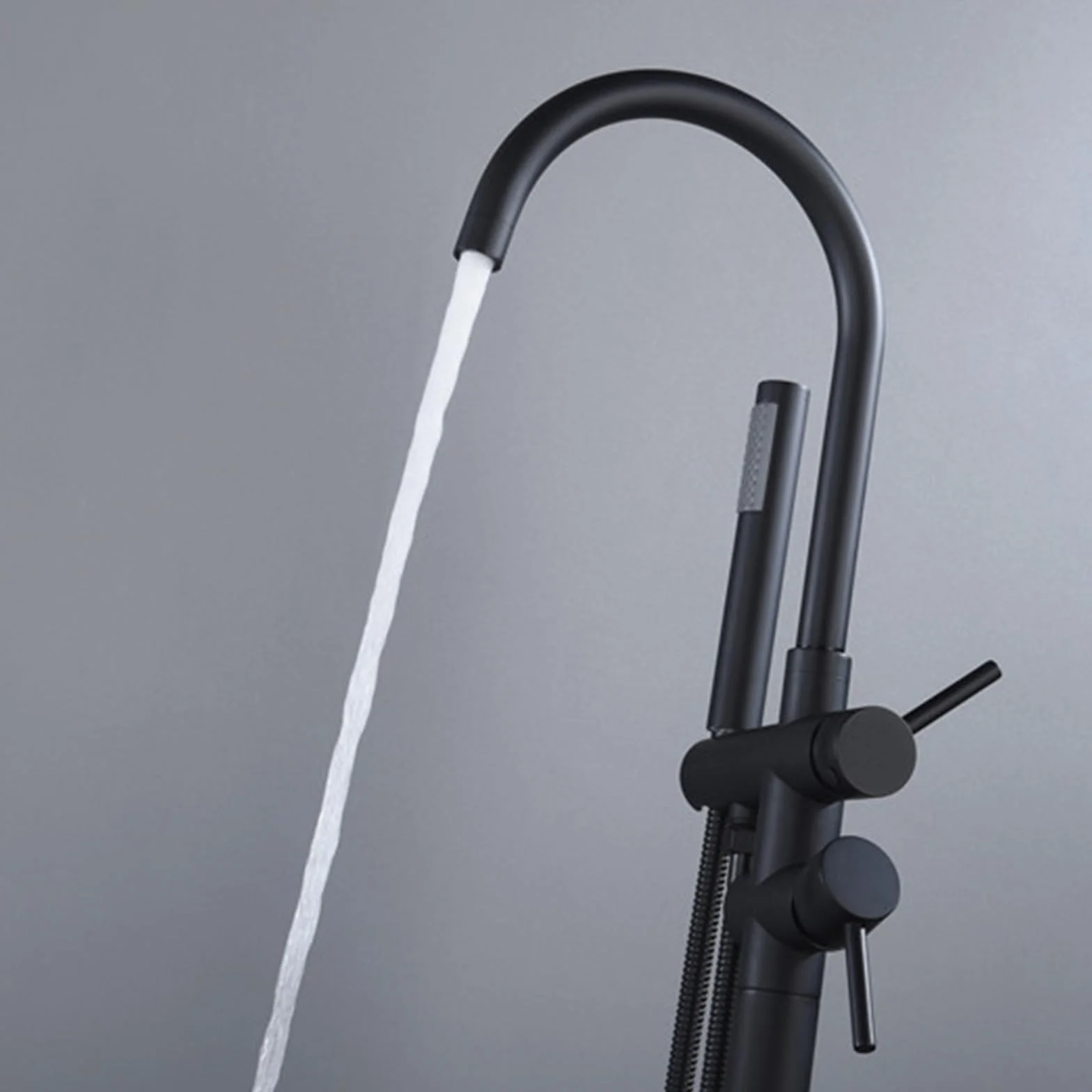 Wolnostojąca bateria wannowa montowana na podłodze, obracana o 360°, połączenie ścienne do ciepłej i zimnej wody, mosiądz, nowoczesny design, stylowa bateria łazienkowa