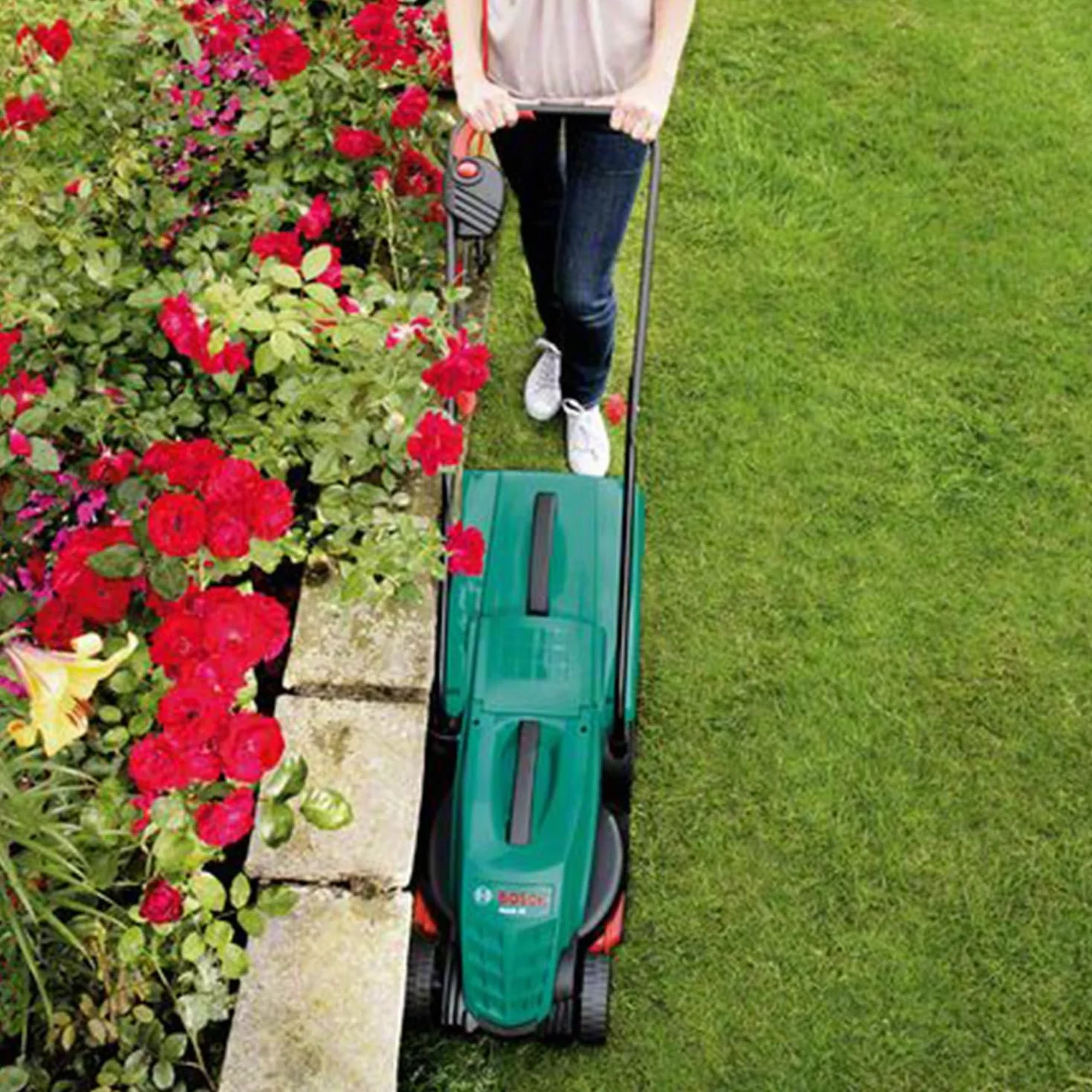 Bosch Home and Garden kosiarka Rotak 32 (1200 W, pojemnik na trawę 31 l, szerokość cięcia: 32 cm, wysokość cięcia: 20-60 mm, w kartonie)