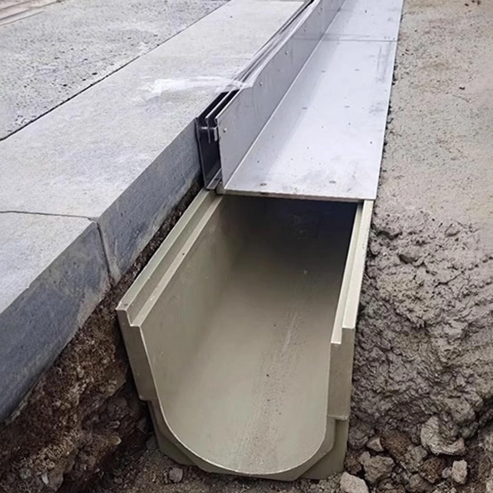 Liniowy odpływ prysznicowy, konfigurowalny system odpływowy ze zdejmowanym rusztem ze stali nierdzewnej na podjazd, podwórko, park, plac - 22 x 10 x 100 cm / 8,7 x 3,9 x 39,4 cala