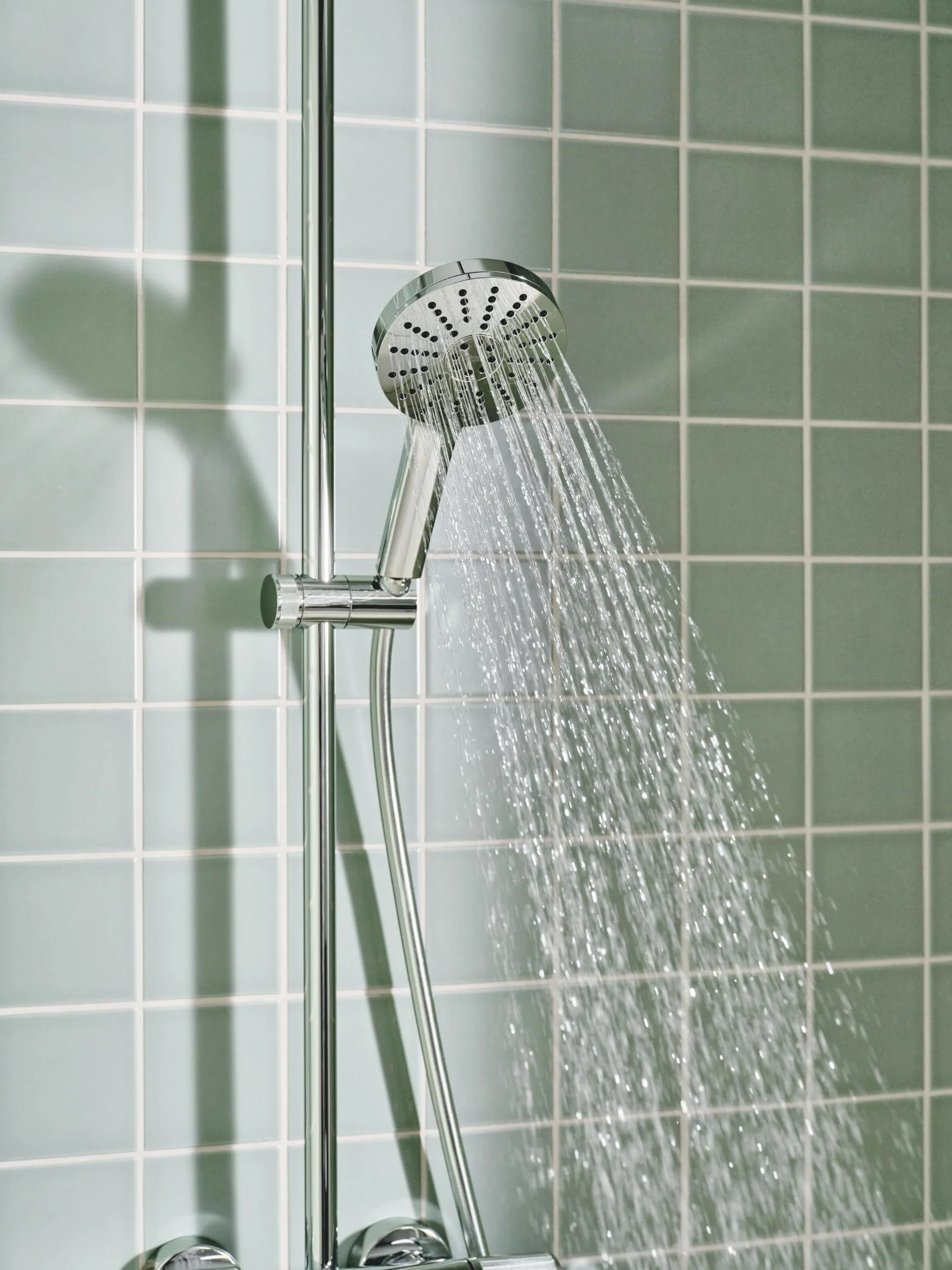 Słuchawka prysznicowa GROHE Vitalio Joy+ 120, 3 strumienie, Przepływ 7,9 l/min, Duża tarcza 12 cm, Chrom, Uniwersalny montaż 1348640000