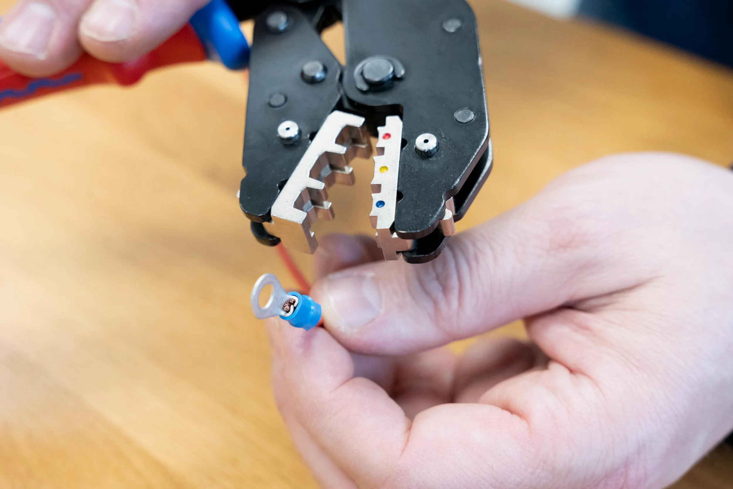 WEICON TOOLS ERGO, Zaciskarka końcówek tulejkowych, ergonomiczna, z wymiennymi modułami, z mechanizmem zapadkowym, niebiesko-czerwona