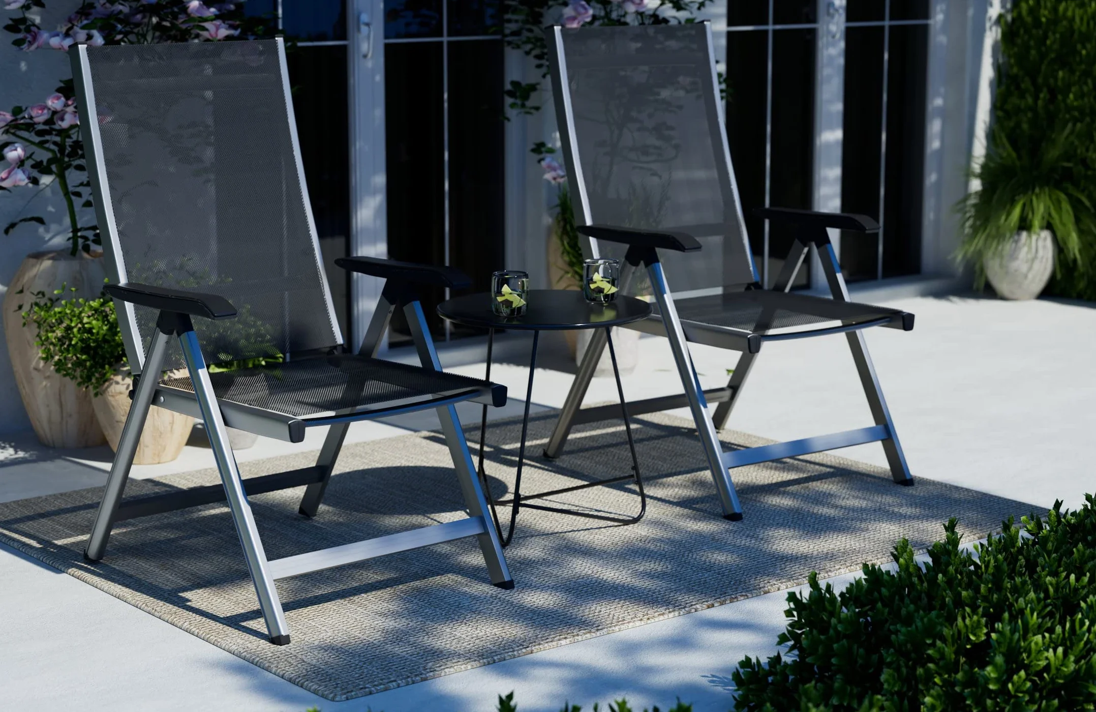 Amazon Basics Składane krzesło ogrodowe z wysokim oparciem, regulowane w 5 pozycjach, z podłokietnikami, na patio i na kemping, 69 x 60,5 x 110 cm (głęb. x szer. x wys.), szare, zestaw 2 sztuk