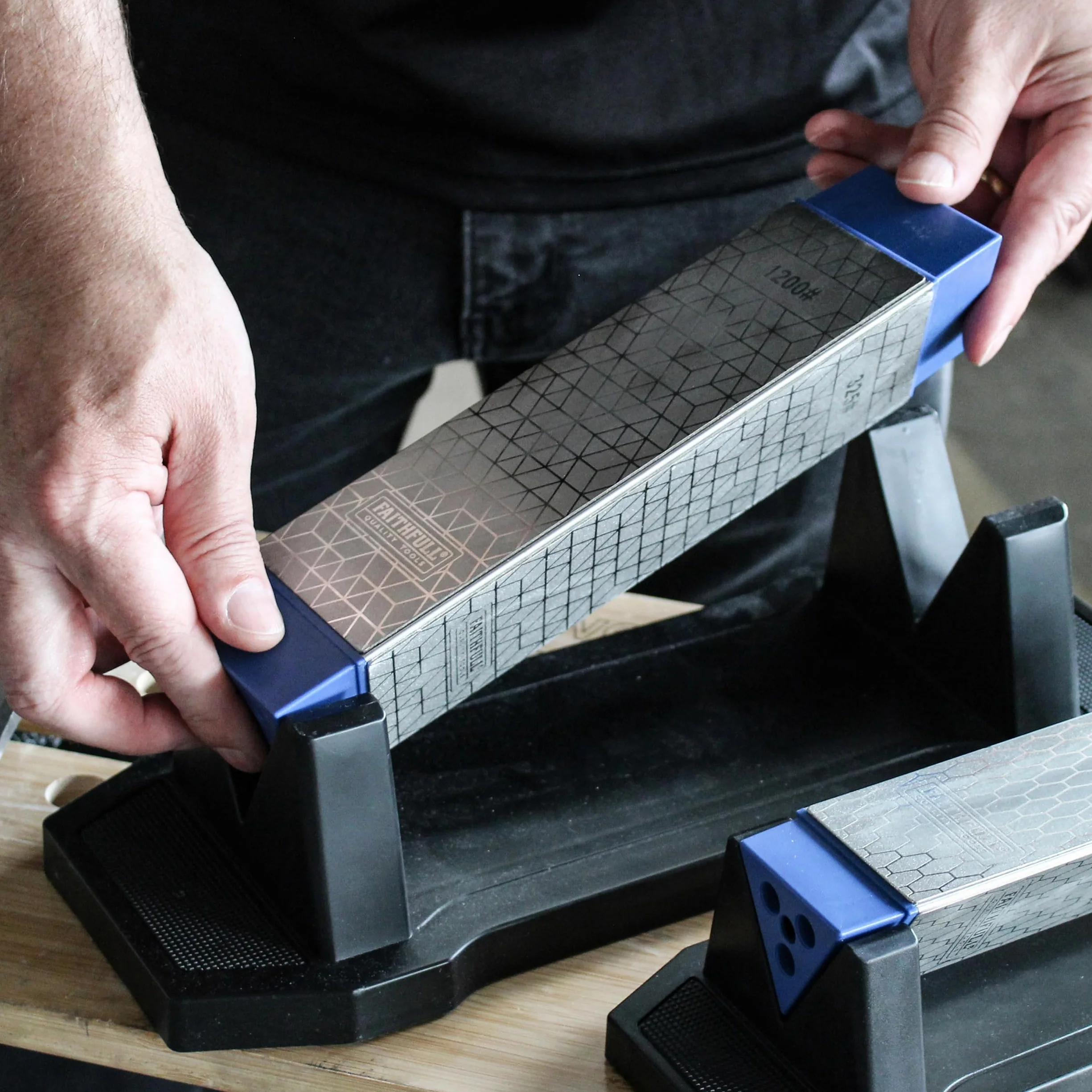 Zestaw kamieni do ostrzenia Faithfull Diamond Sharpening Stone – trójkątny kamień do ostrzenia 150/325/1200, ostrzałka do noży i narzędzi z antypoślizgową podstawą, do stosowania na mokro lub na sucho