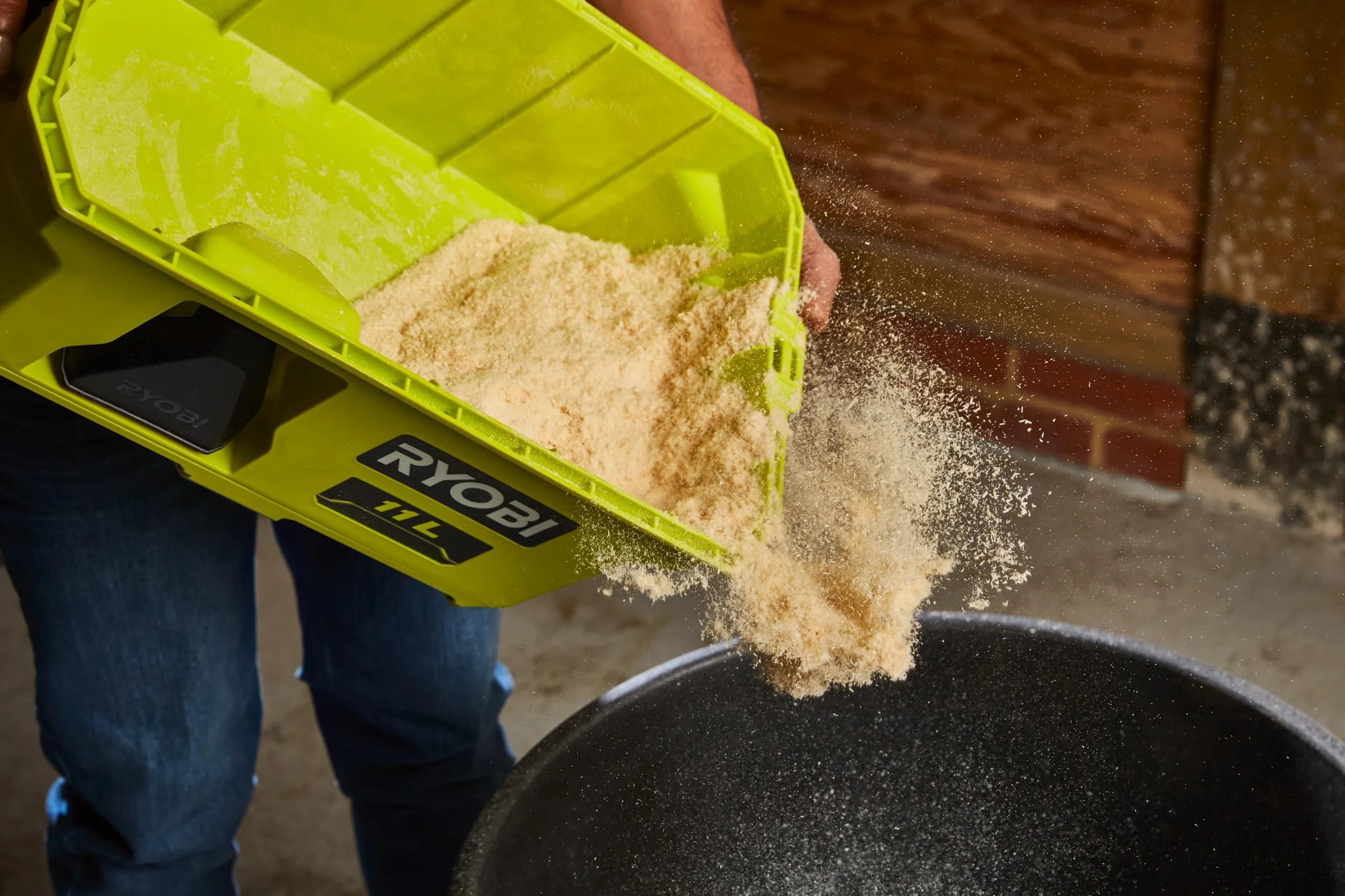 Ryobi RV1811-0 18 V ONE+ bezprzewodowy odkurzacz na mokro i sucho/odkurzacz projektowy (gołe narzędzie)