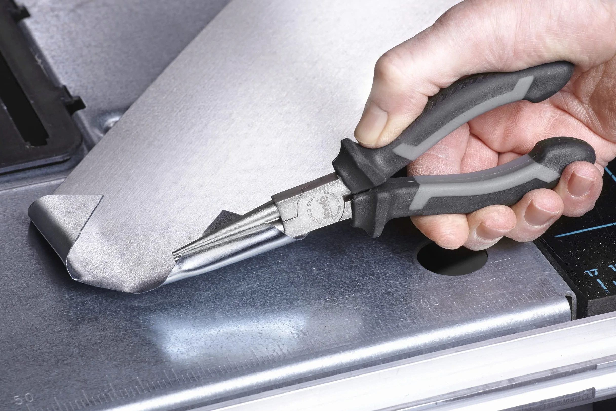 kwb Szczypce okrągłe 160 mm 381610, zgodne z normą DIN ISO 5745, długie szczęki, stal CV