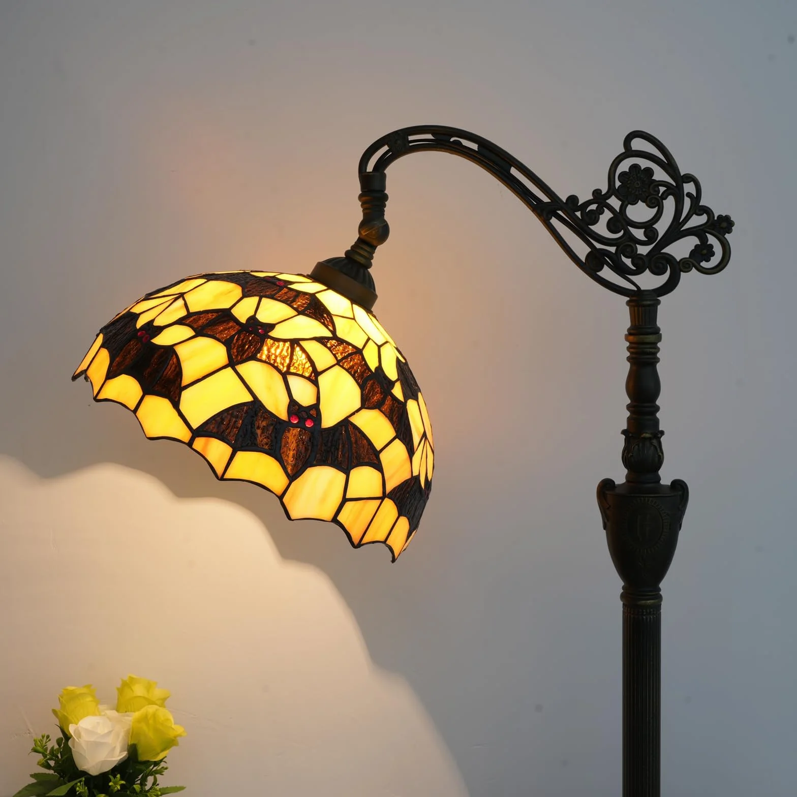 Lampa podłogowa Tiffany Czarne nietoperze Witrażowa lampa podłogowa do czytania z regulowanym kloszem Narożna lampa stojąca w stylu Tiffany do sypialni Salon Biuro