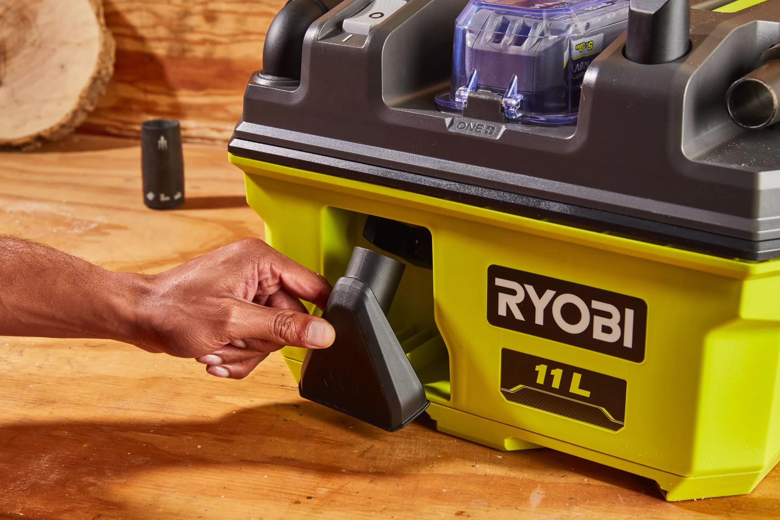 Ryobi RV1811-0 18 V ONE+ bezprzewodowy odkurzacz na mokro i sucho/odkurzacz projektowy (gołe narzędzie)