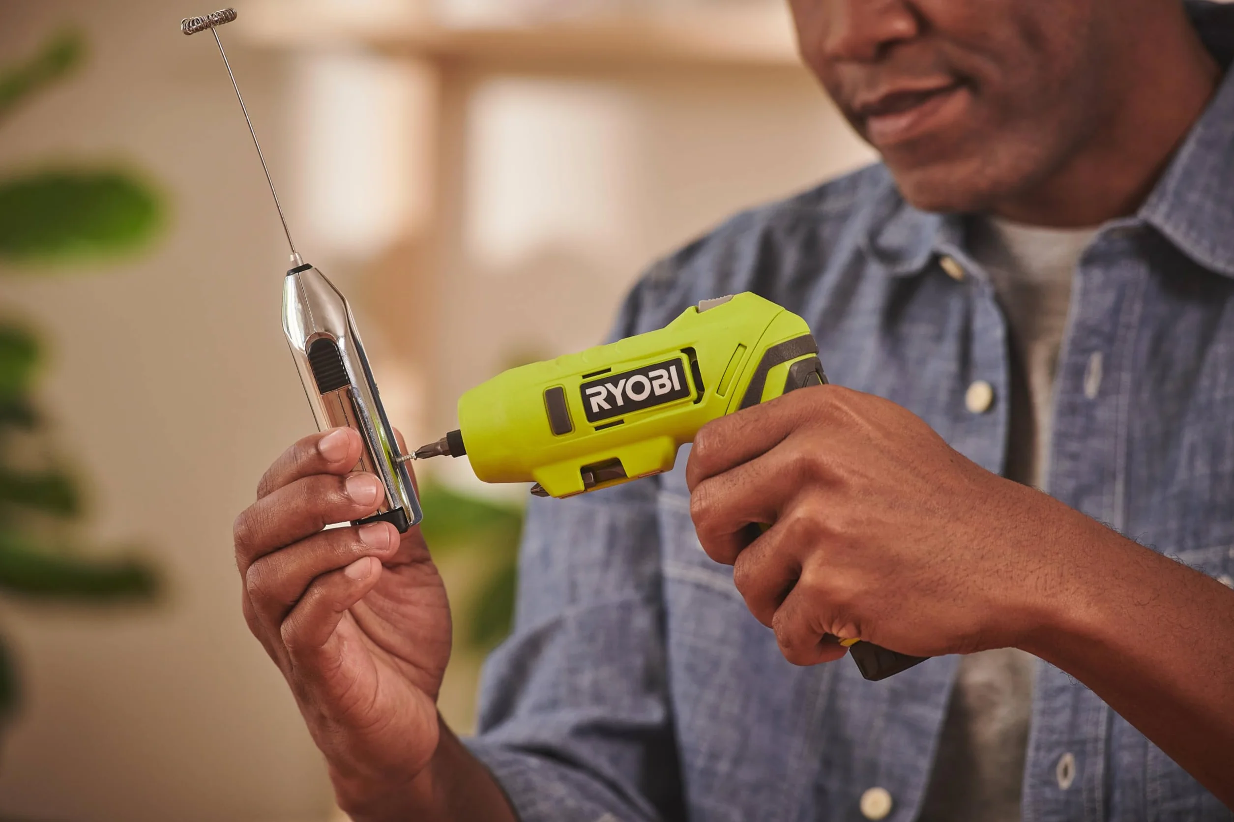 Ryobi Wiertarka Akumulatorowa z Uchwytem Orientable 4V (1x 2,0Ah), ONE+