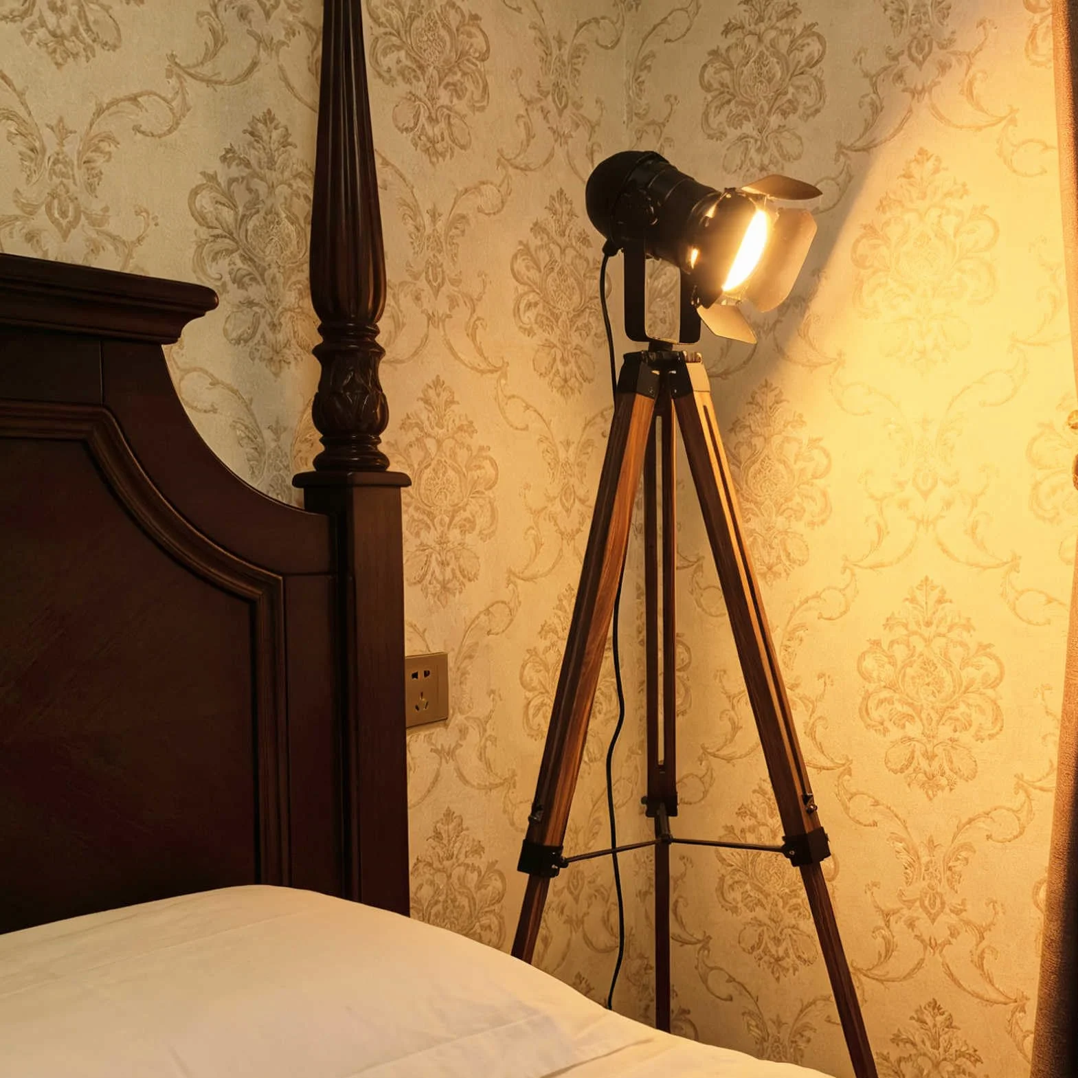 Przemysłowa lampa stojąca do salonu, odporna na warunki atmosferyczne, z drewna, duże oświetlenie, czarna, regulowana, kinowy, metalowy abażur, oświetlenie studyjne, oprawka E27, lampa stojąca