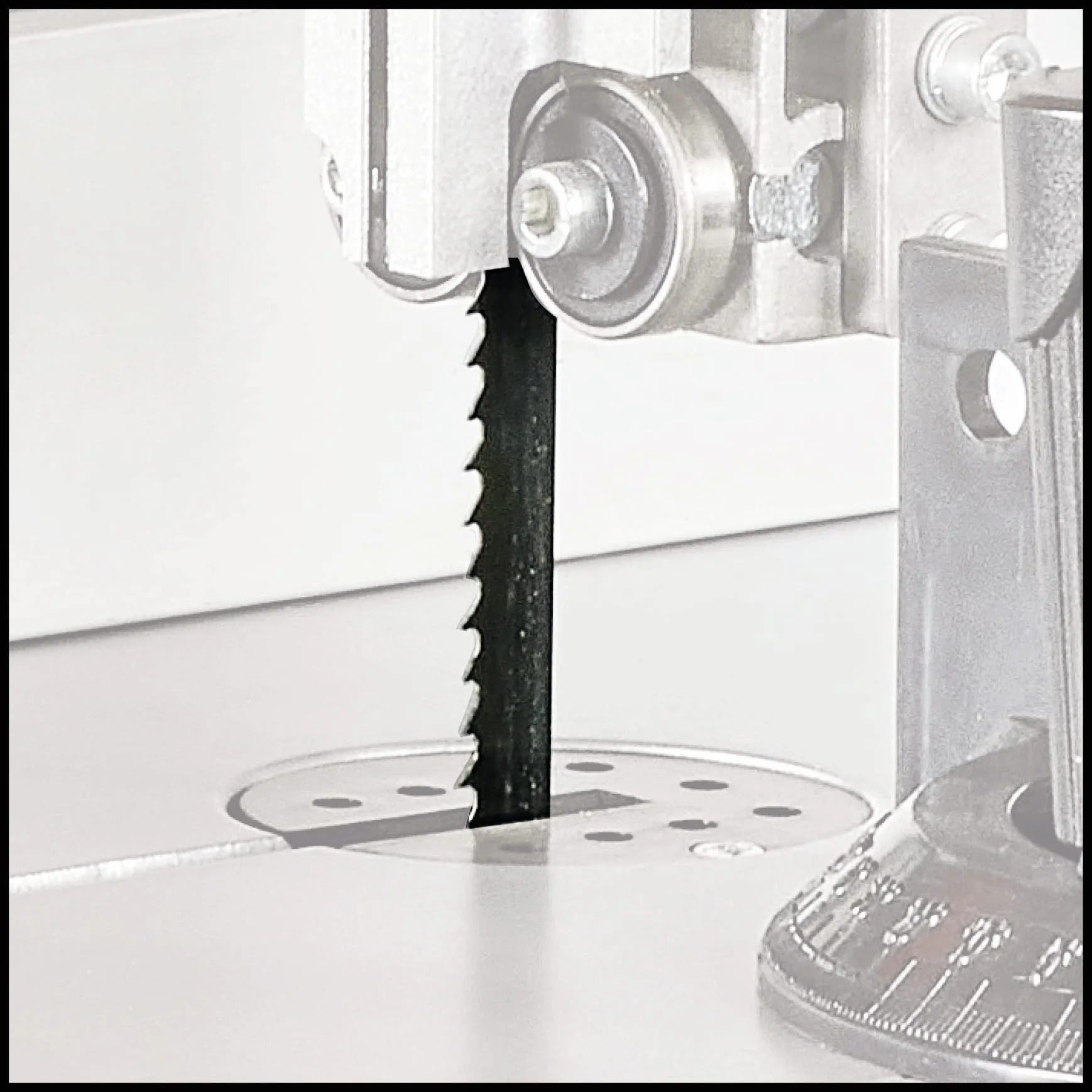 Einhell Piła taśmowa TC-SB 245 L (400 W, maks. prędkość piły 726 m/min, szerokość przepustu 245 mm, maks. wysokość cięcia 101 mm, nachylony stół do piły, ogranicznik równoległy i kątowy, przyłącze