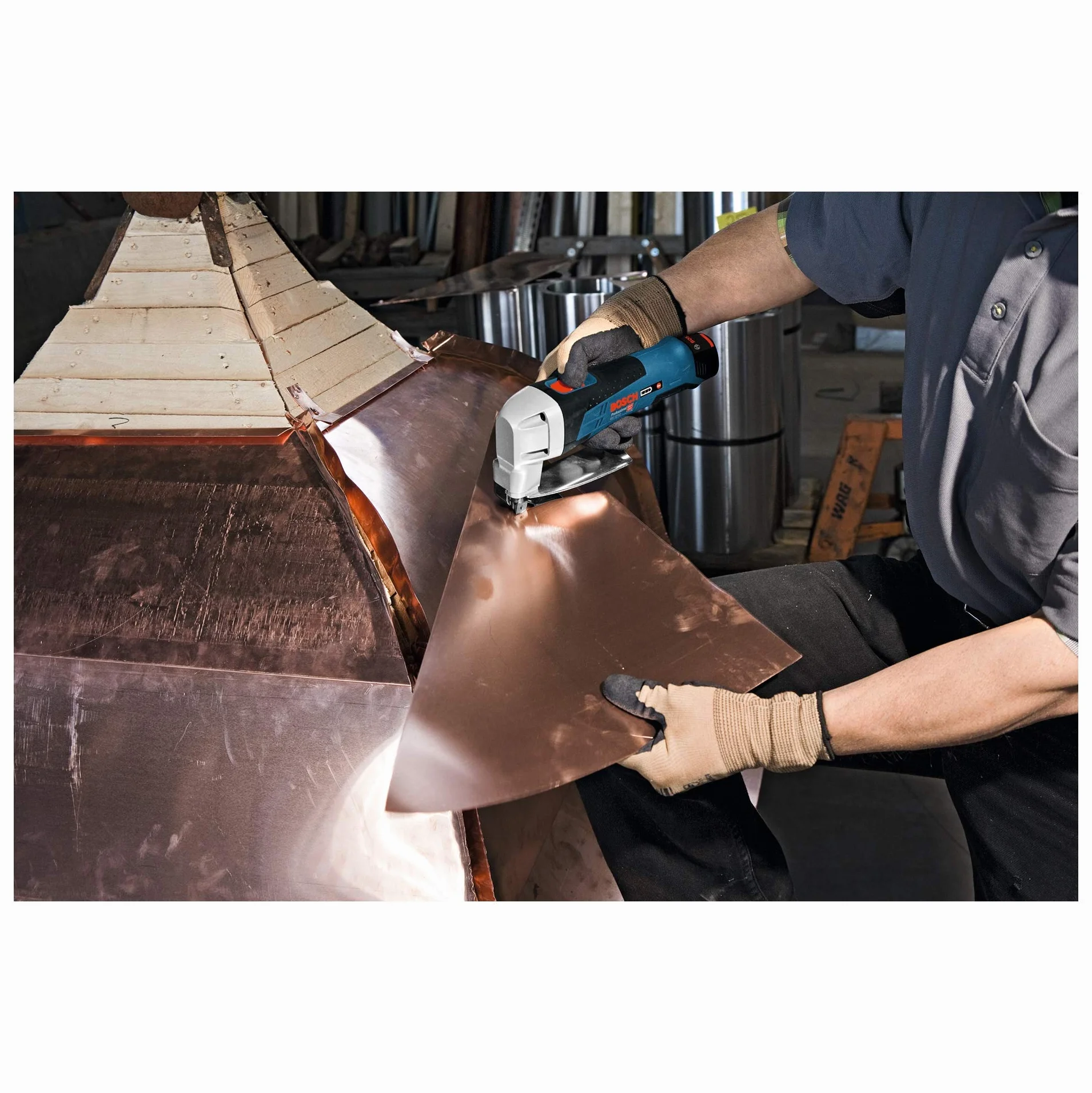 Bosch Professional system 12V: akumulatorowe nożyce do blachy GSC 12V-13 (prędkość skokowa bez obciążenia 3 600 min–1, klucz sześciokątny)