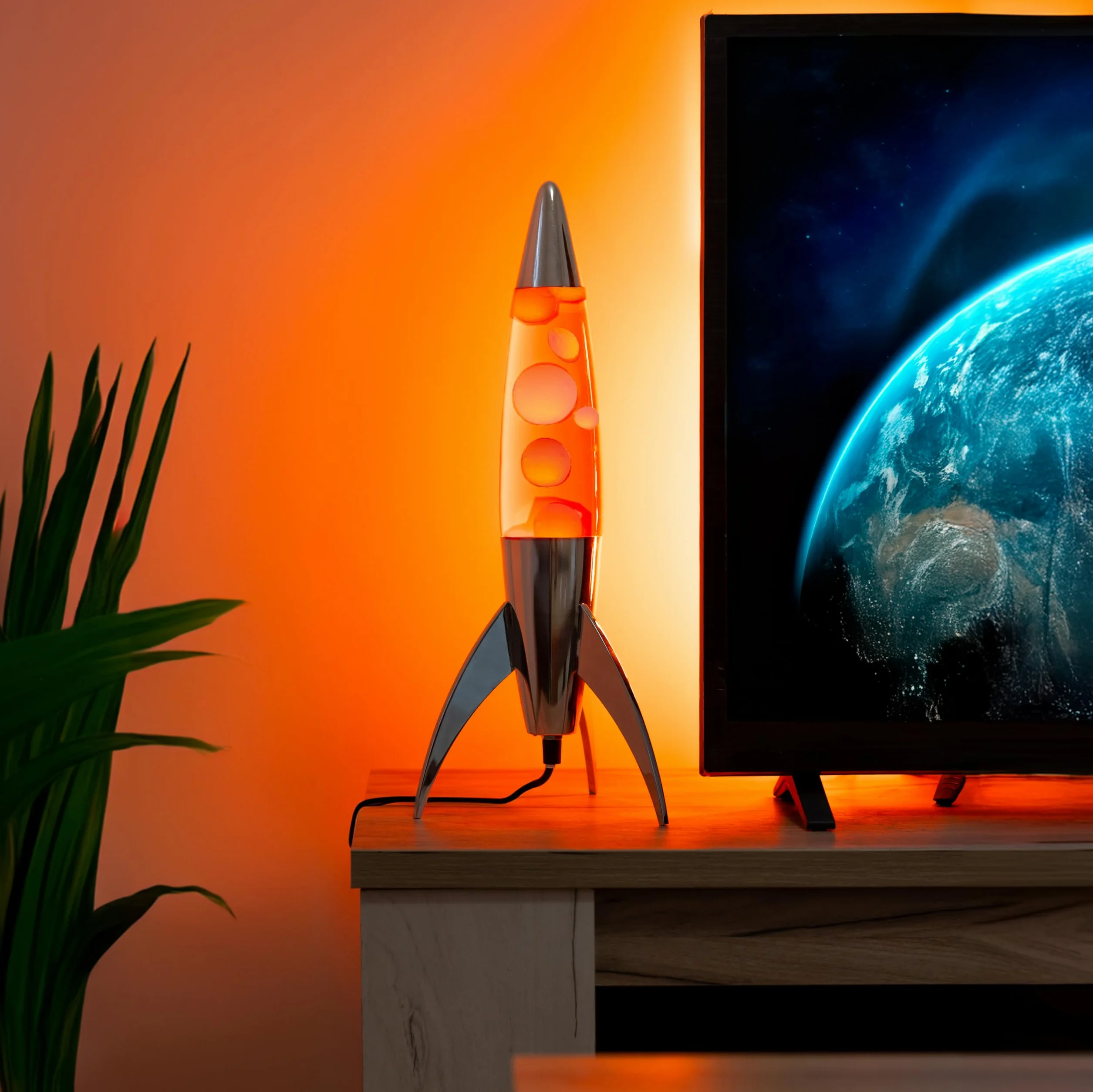 Fisura - Pomarańczowa lampa lawa "rocket”. Chromowana podstawa, pomarańczowy płyn i pomarańczowa lawa. Retro lampa magma z zapasową żarówką. 20 cm x 20 cm x 45 cm.