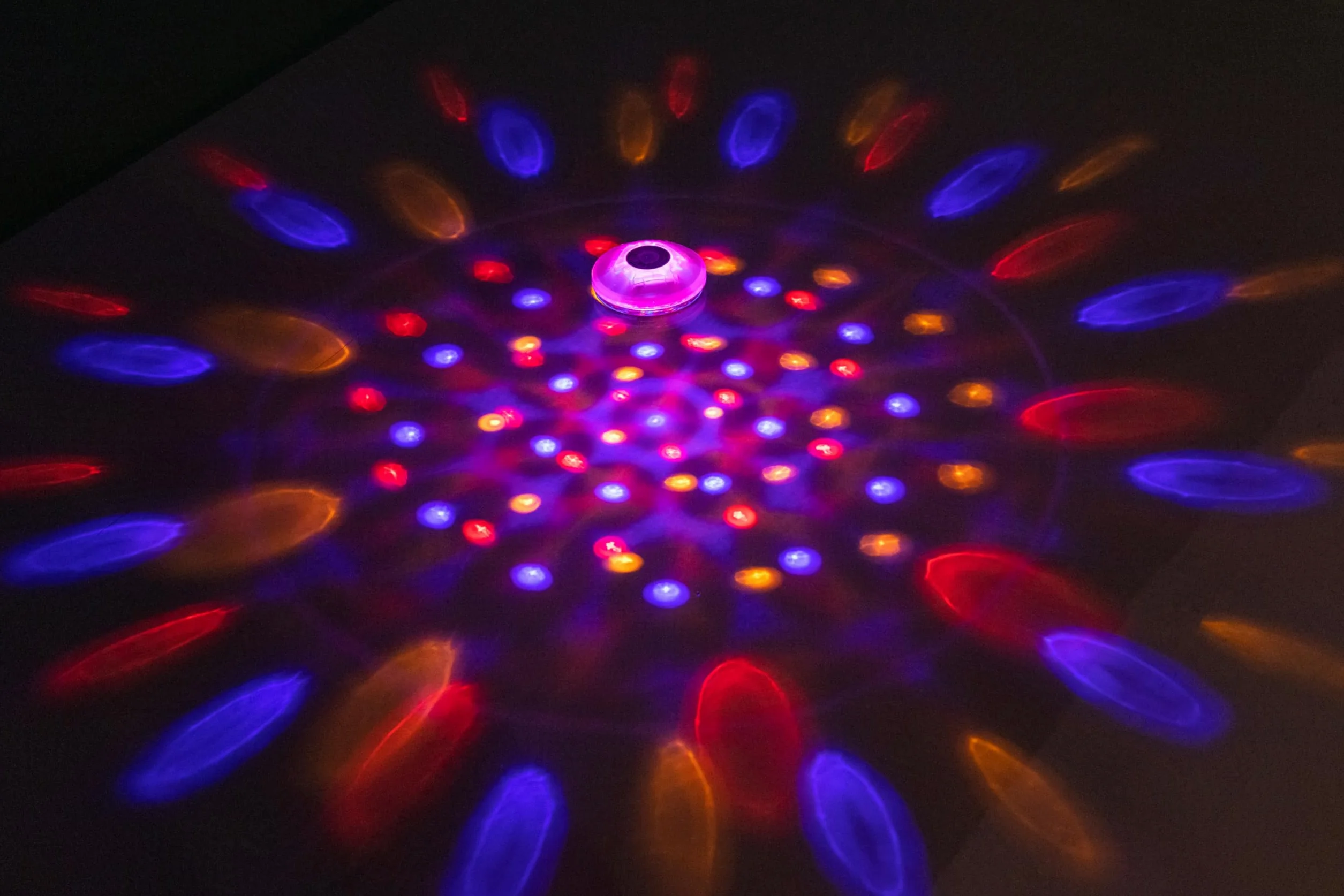 Bestway pływająca lampa LED Ø 14 cm zasilana na baterie