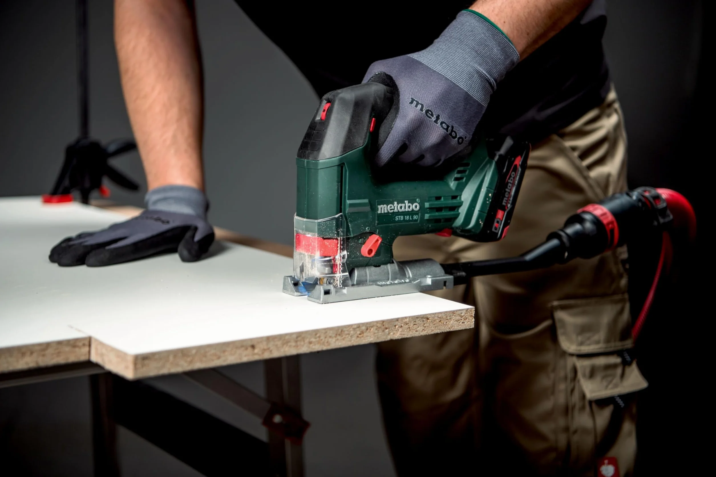 metabo Wyrzynarka akumulatorowa STB 18 L 90-18 V, CAS, głębokość cięcia 90 mm, 4-krotny skok wahadła – beznarzędziowa wymiana brzeszczotu, Softgrip, funkcja dmuchania wiórów, światło LED, odsysanie