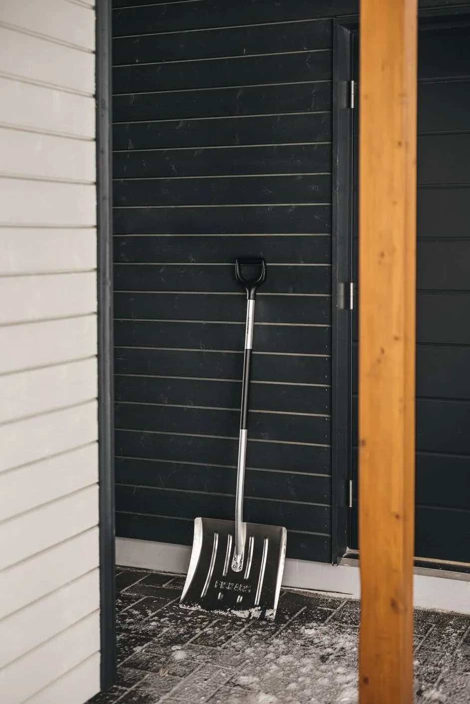 Fiskars Odśnieżarka 44 cm, tworzywo sztuczne/aluminium, czarna/srebrna