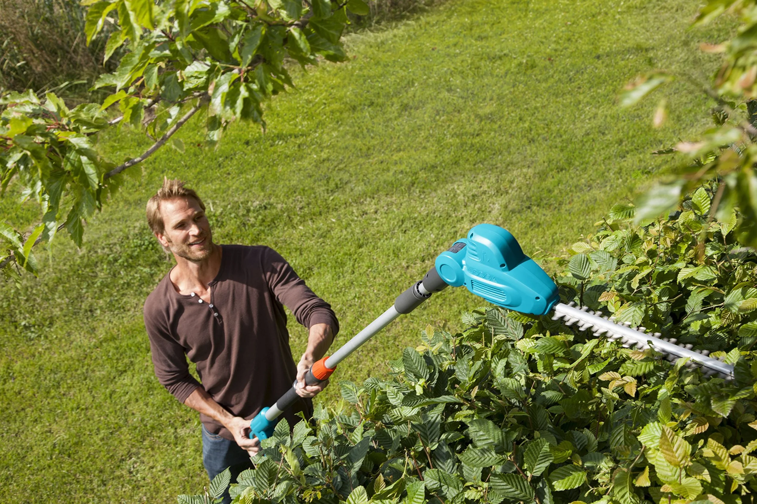 Gardena teleskopowe nożyce do żywopłotów THS 500/48: nożyce o mocy 500 W, zasięg 3,5 m, przechylana głowica i teleskopowy trzonek, dł. noża 48 cm, ergonomiczny uchwyt i ogranicznik cięcia (8883-20)