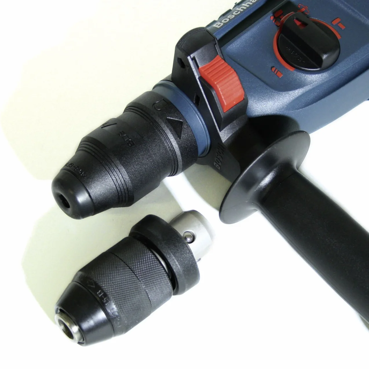 Bosch Professional GBH 2600 młot udarowo-obrotowy, wymienny uchwyt SDS-plus, szybkozaciskowy uchwyt wiertarski 13 mm, 720 W, walizka, 0611254803