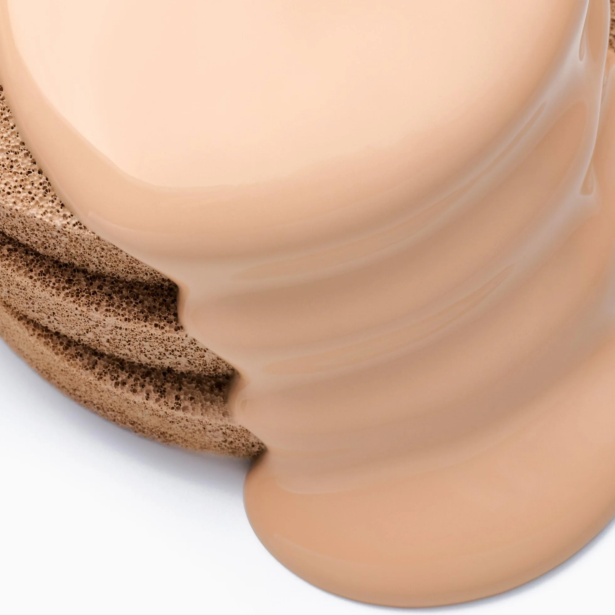 Catrice Podkład w poduszeczce Invisible Cover, długotrwały, matujący, wygładzanie, naturalny, matowy (10g)
