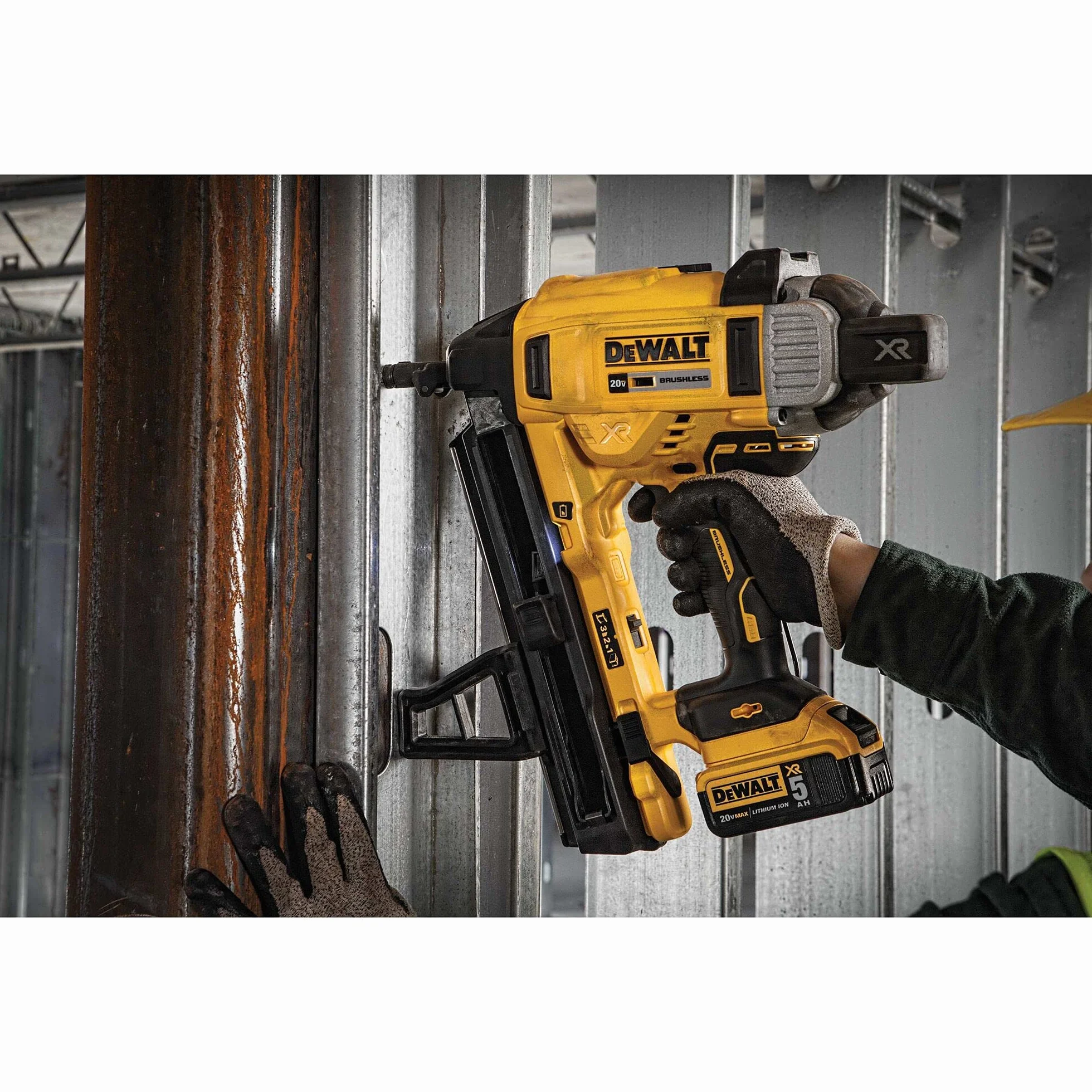 Gwoździe HX 3,0x17 na Taśmie Czerwone DCN8903017 DeWalt (1005 szt.)