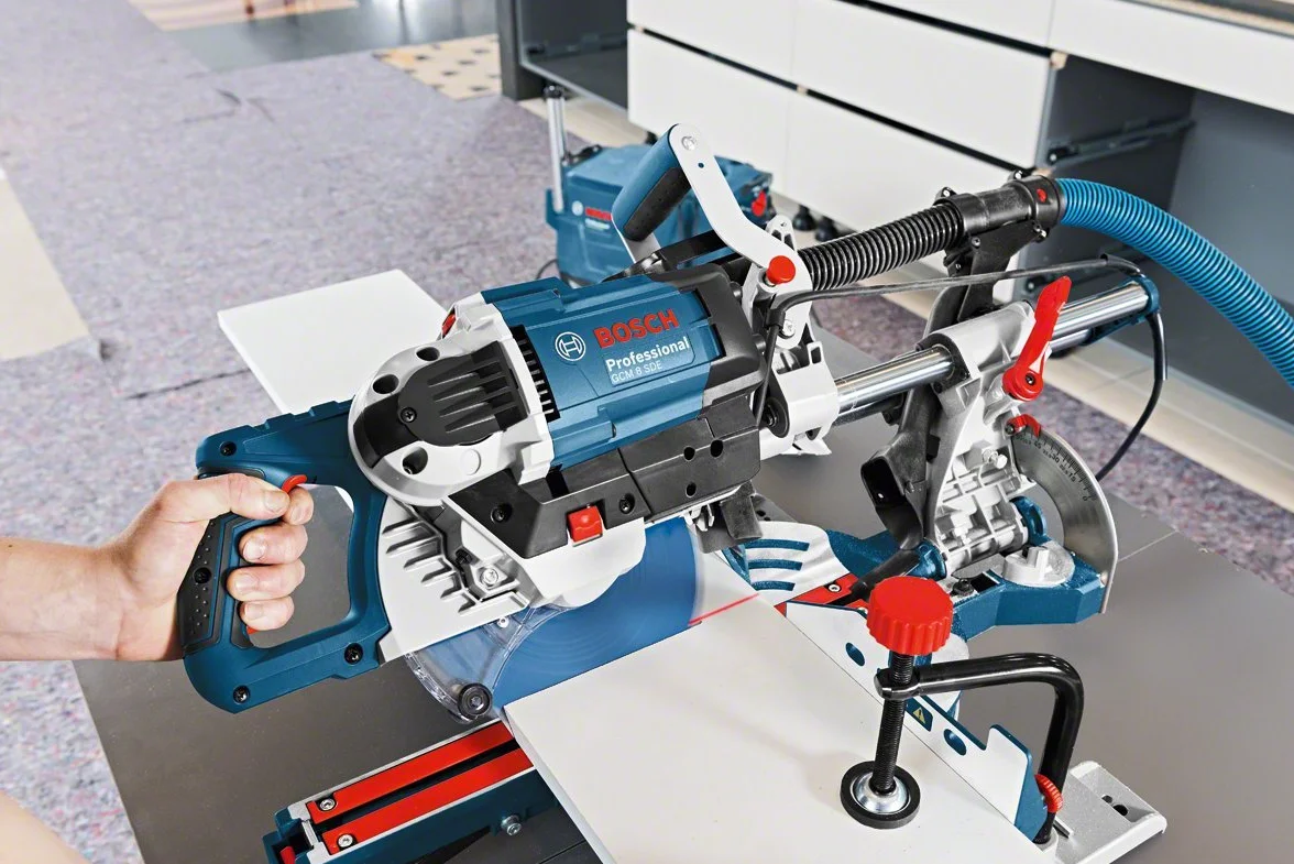 Bosch Professional: ukośnica do paneli GCM 8 SDE (Ø tarczy: 216 mm, 1 600 W, 1 tarcza pilarska, zacisk)