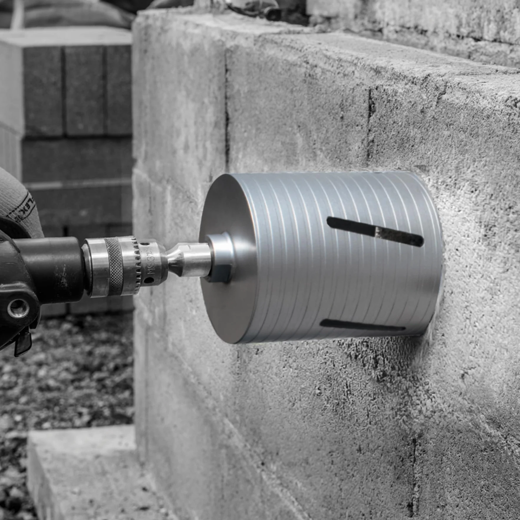 Wiertło rdzeniowe Mexco DCX90 z rowkiem, wysokowydajne, diamentowe, do wiercenia w materiałach murowych – 38 mm-127 mm, 11-częściowy zestaw z walizką