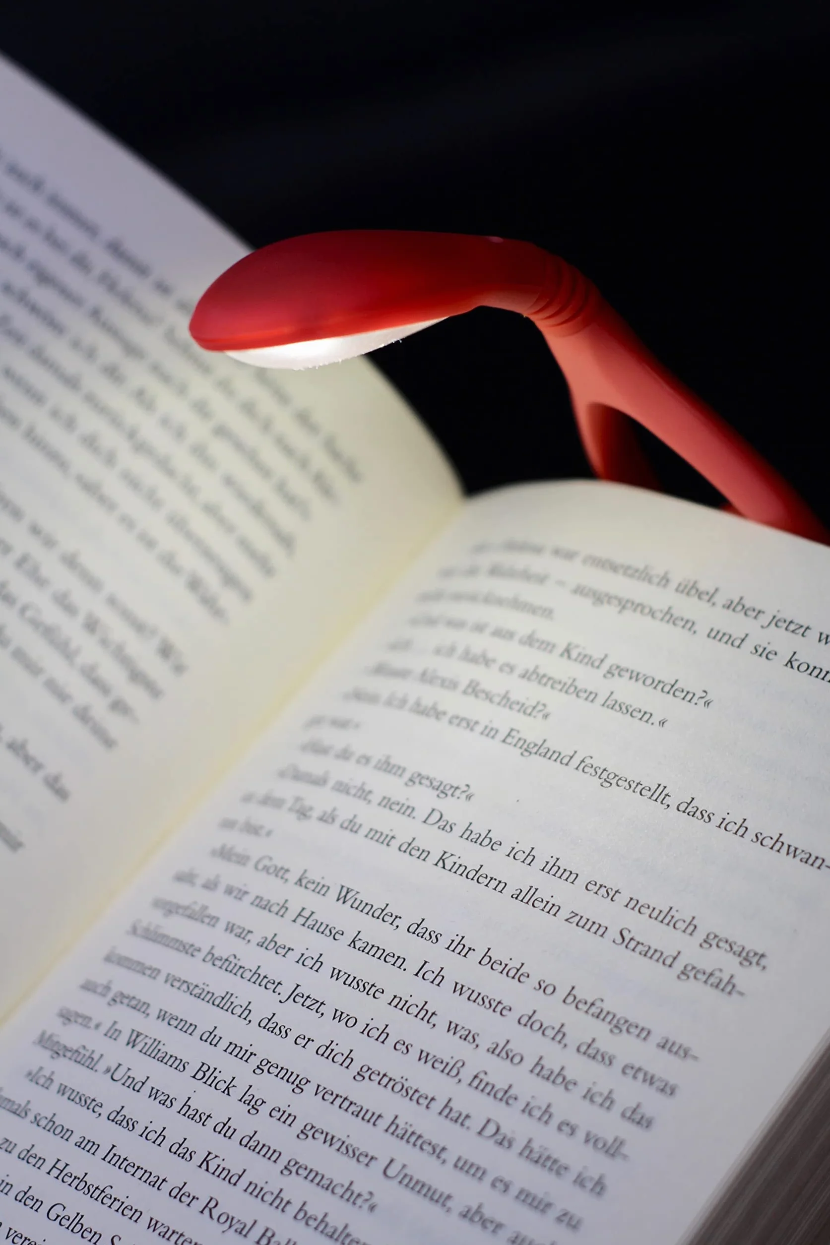 moses. libri_x lampka do czytania Lumi Plus Heartwarming lampa zaciskowa ze ?ciemniaczem do czytania w ciemno?ci, kolor koralowy 83371